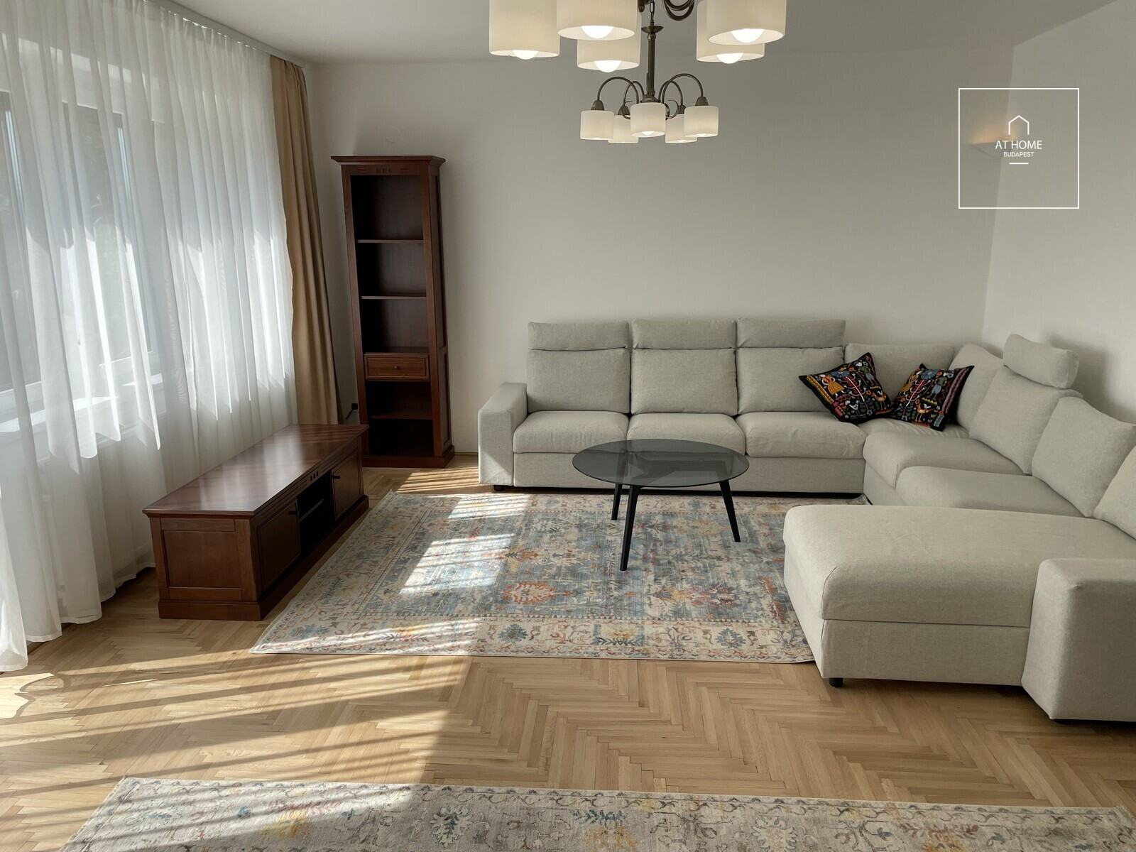 Premium Hillside 2-Bedroom Apartment with Panorama and Terrace for Rent in Sashegy, District XI