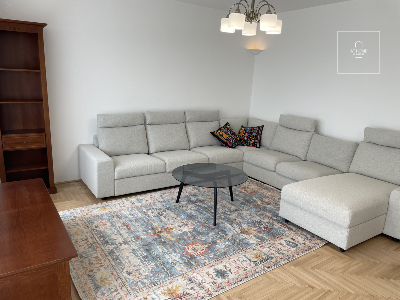 Premium Hillside 2-Bedroom Apartment with Panorama and Terrace for Rent in Sashegy, District XI