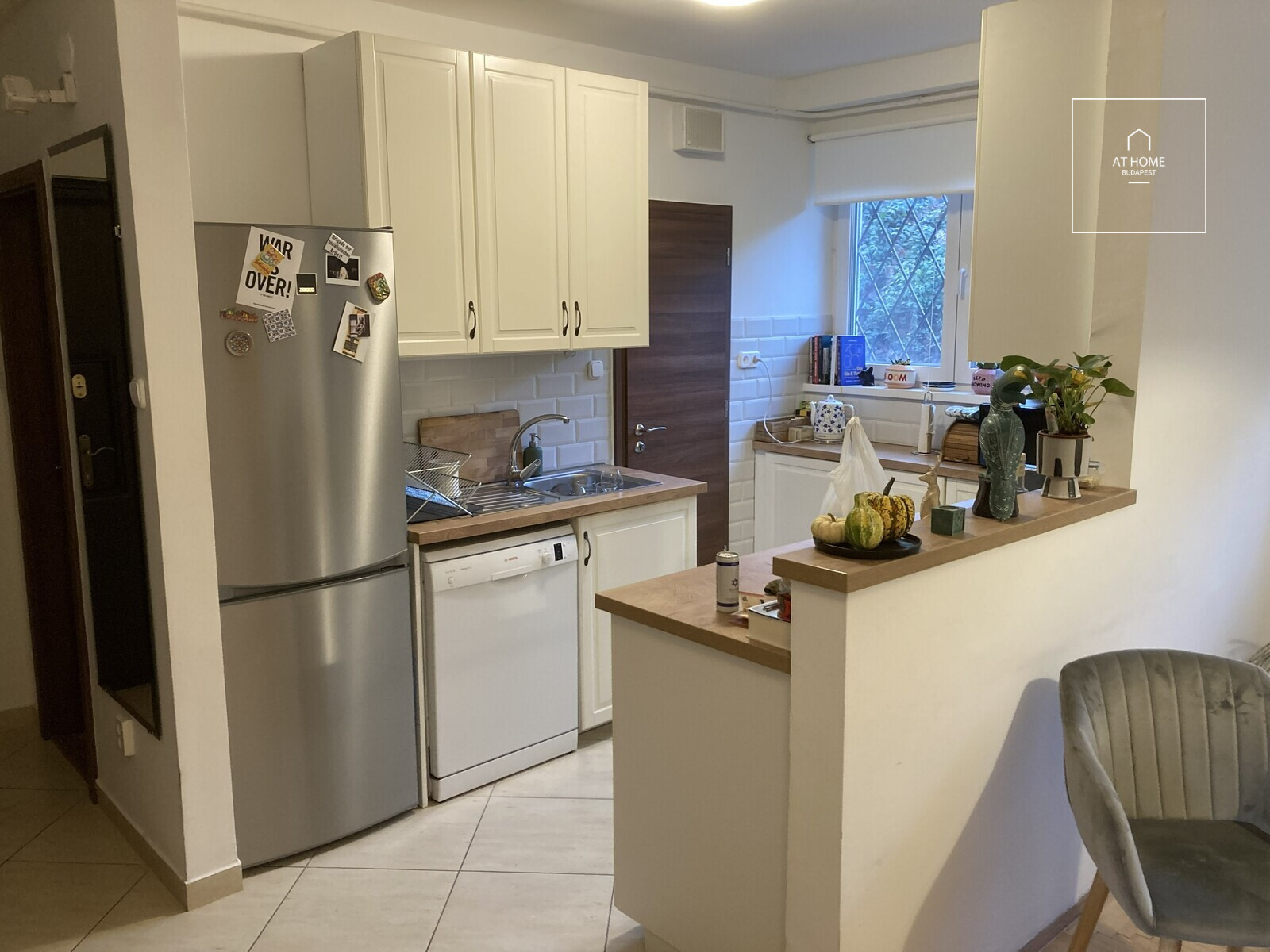 Premium Hillside 2-Bedroom Apartment with Panorama and Terrace for Rent in Sashegy, District XI