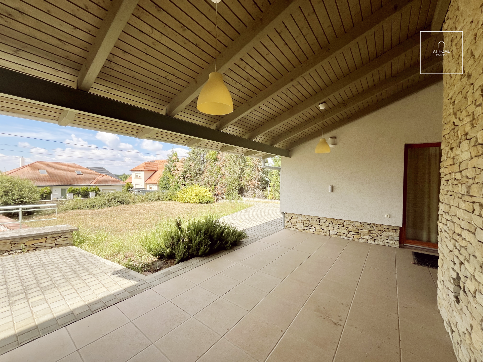 High-Quality Family Home for Sale in the Barackos Neighborhood of Budakeszi