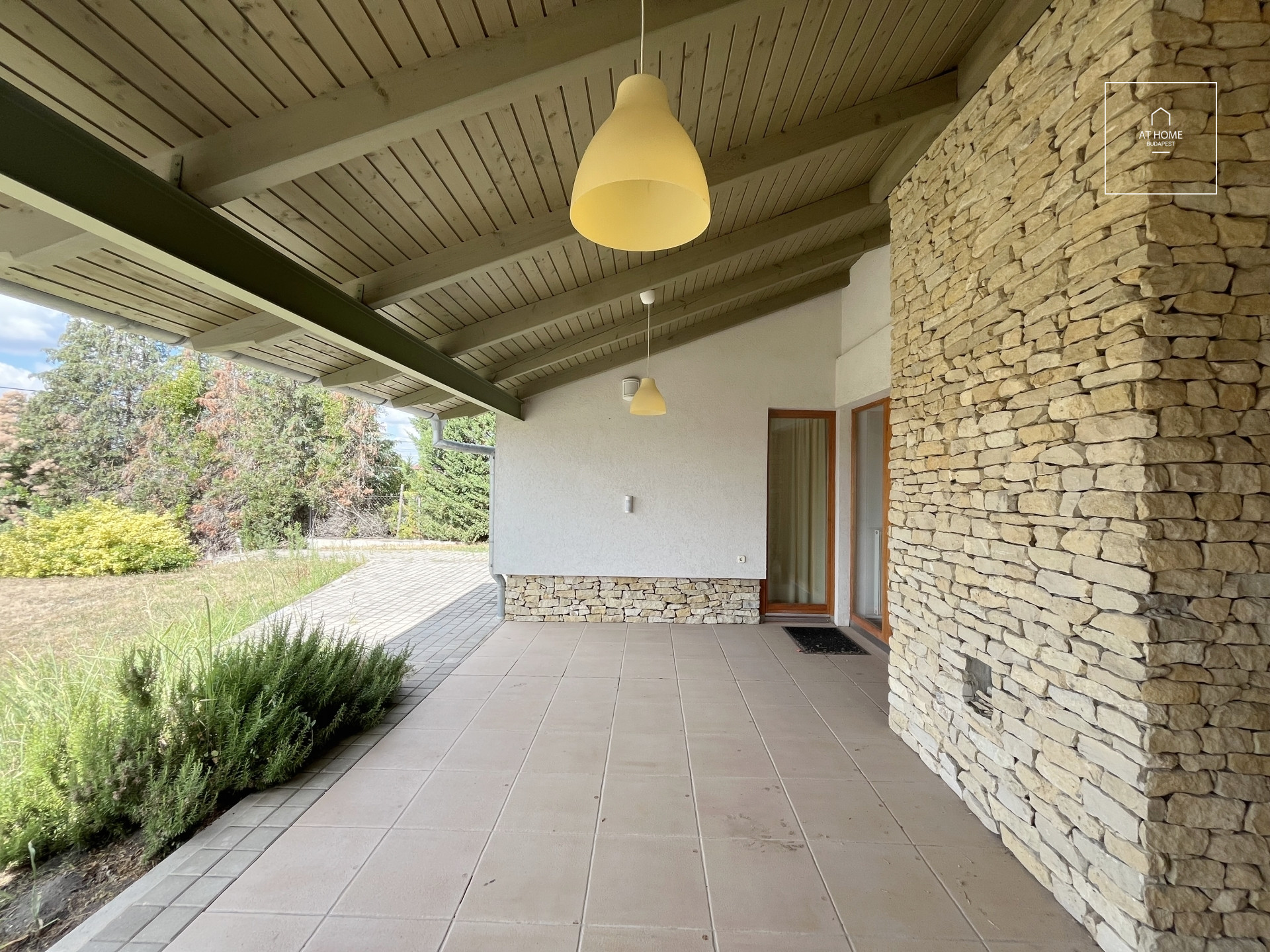 High-Quality Family Home for Sale in the Barackos Neighborhood of Budakeszi