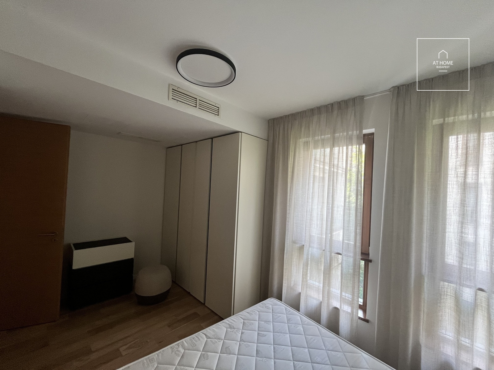 Modern Furnished Apartment for Rent Near Oktogon, Budapest\'s 6th District