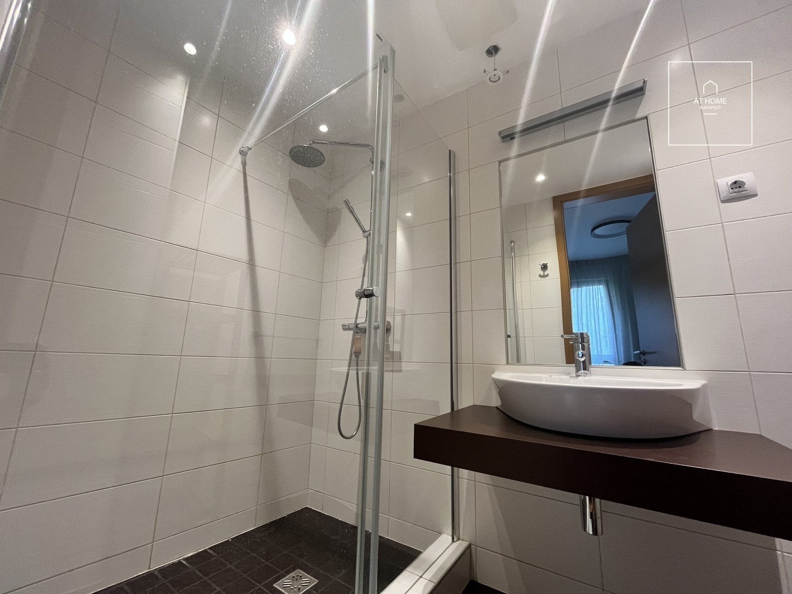 Modern Furnished Apartment for Rent Near Oktogon, Budapest\'s 6th District