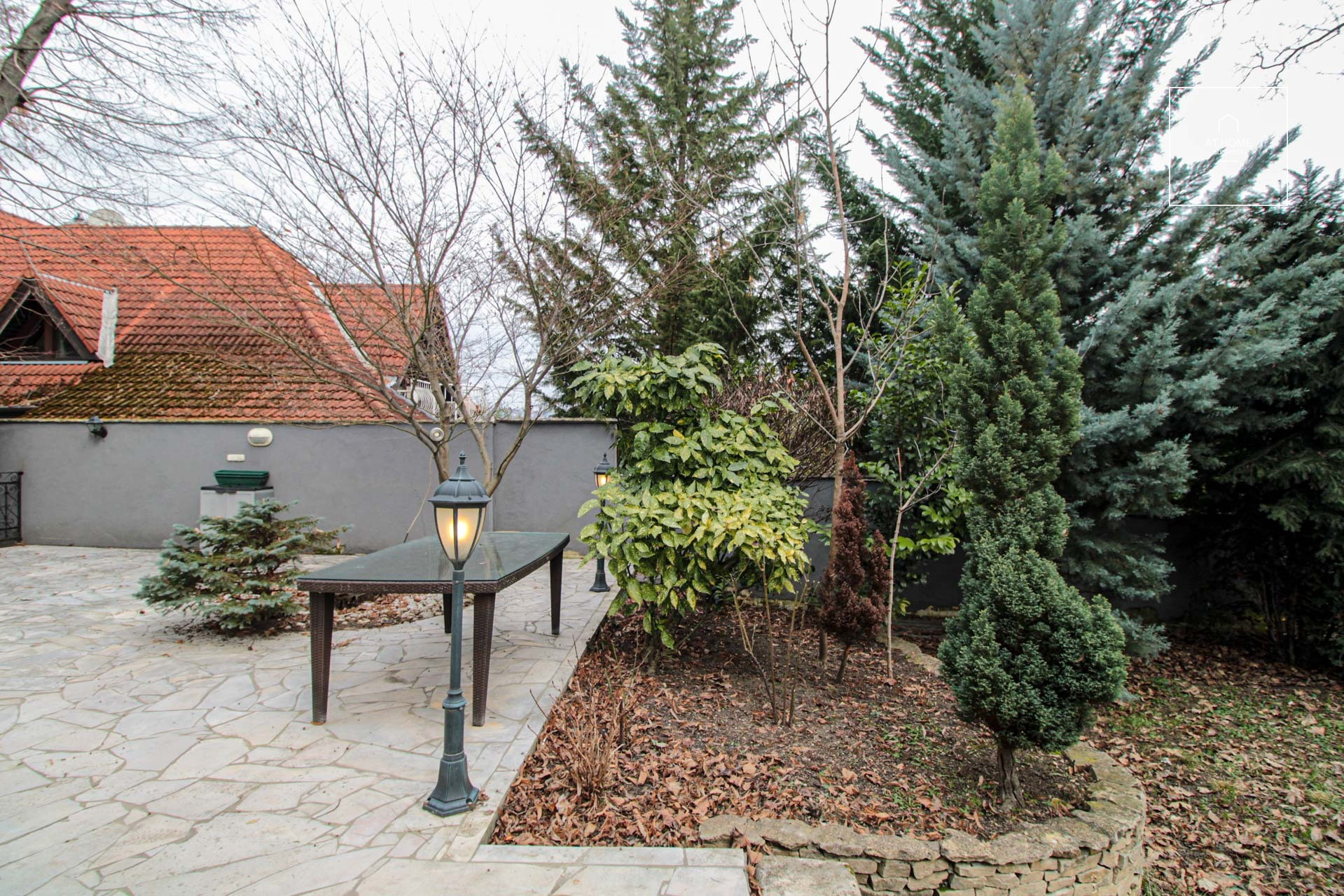 Exclusive three-bedroom garden-connected villa apartment for rent in the heart of Budapest XII. district Virányos