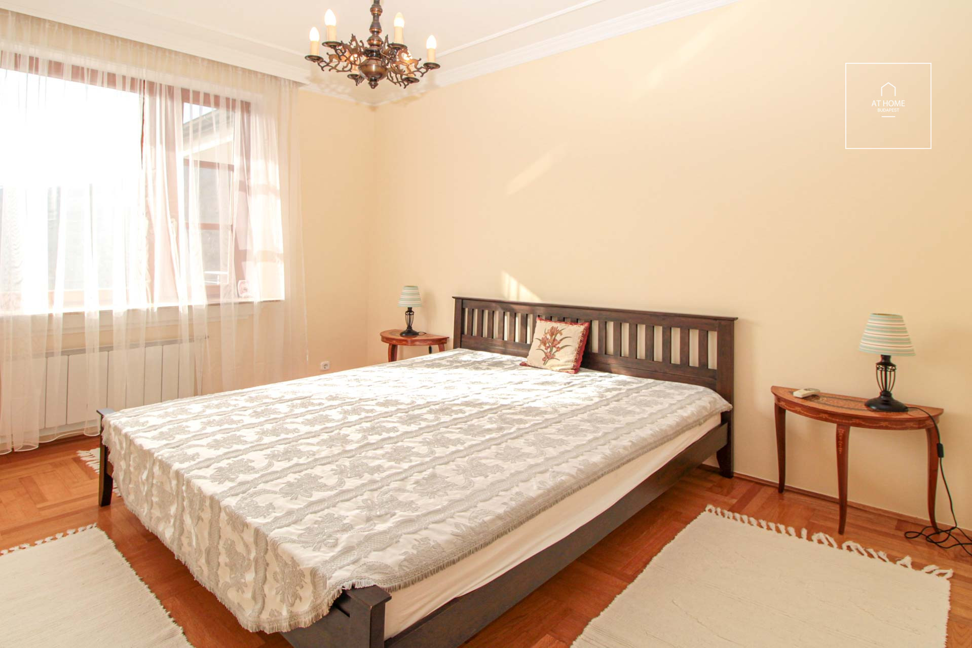 Exkluzív, 4 hálószobás lakás ősfás lakóparkban a II. kerületben