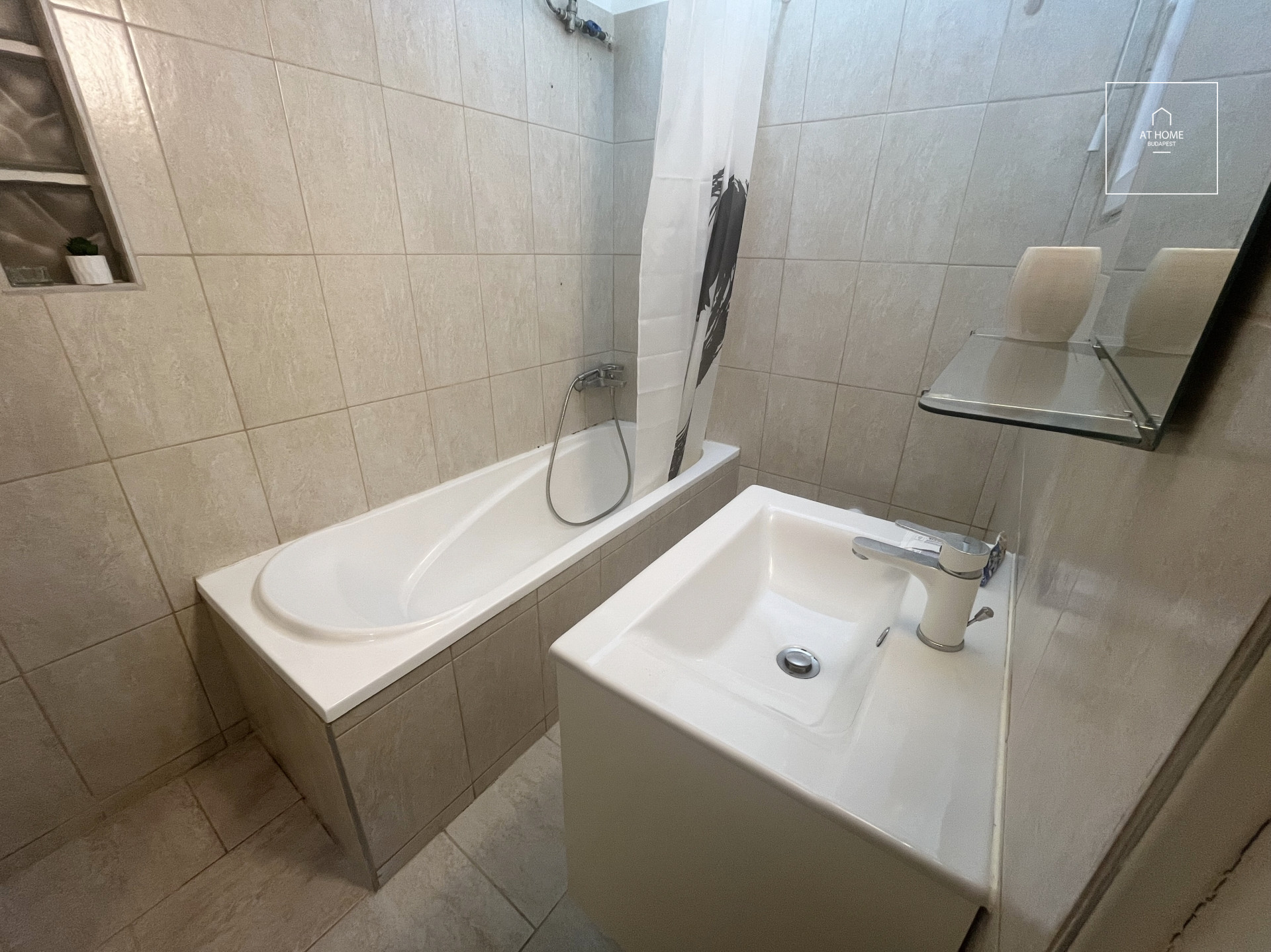 Renovated apartment with a gallery for sale in Krisztinaváros, Budapest.