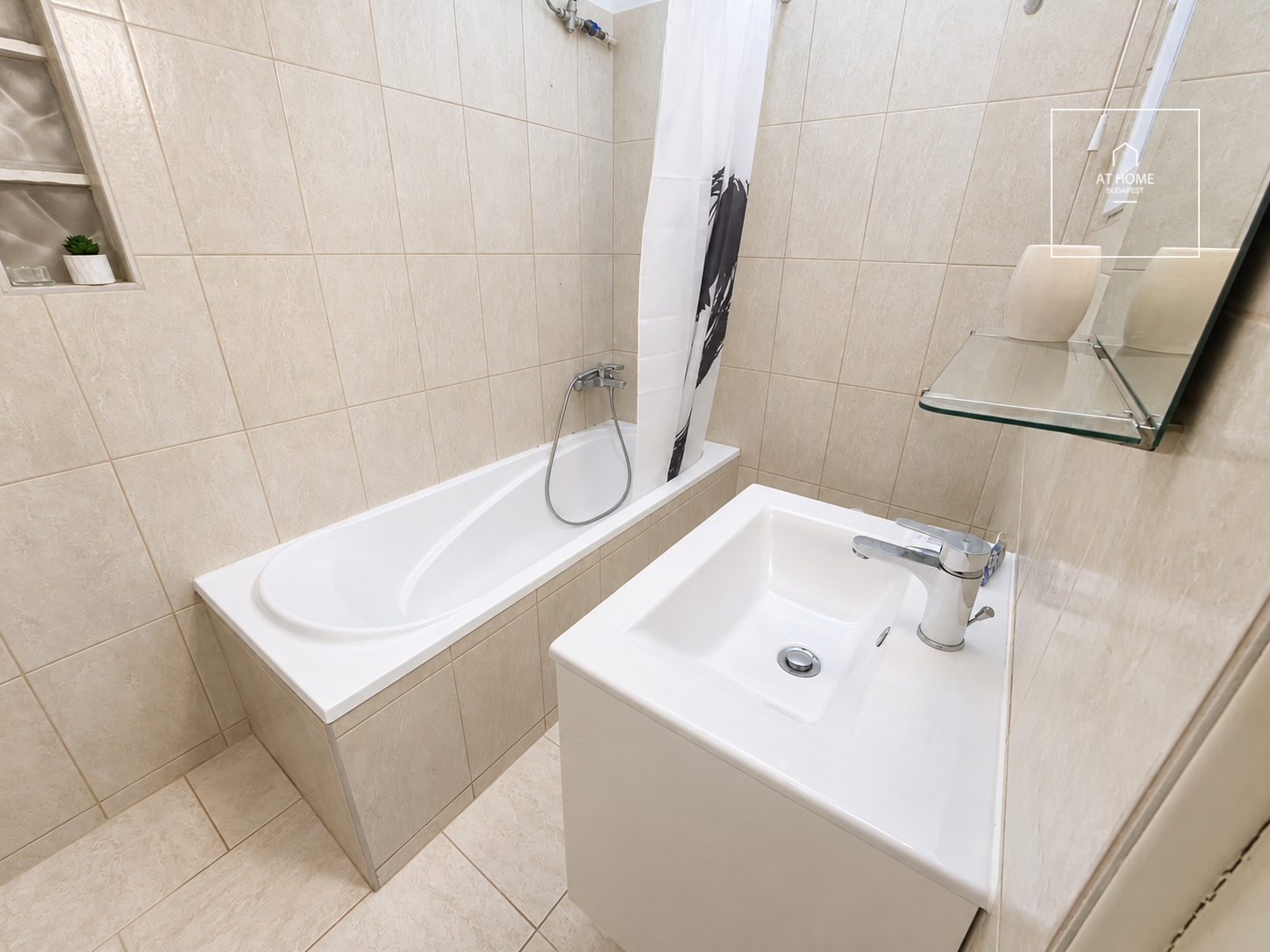 Renovated apartment with a gallery for sale in Krisztinaváros, Budapest.