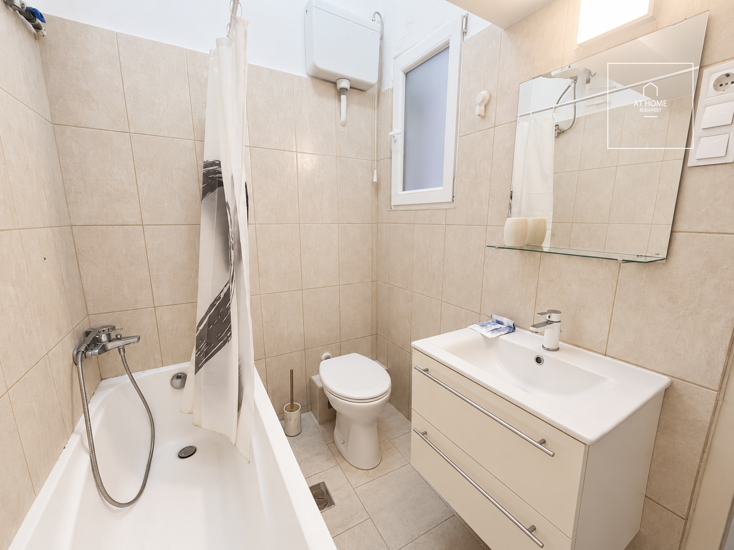 Renovated apartment with a gallery for sale in Krisztinaváros, Budapest.