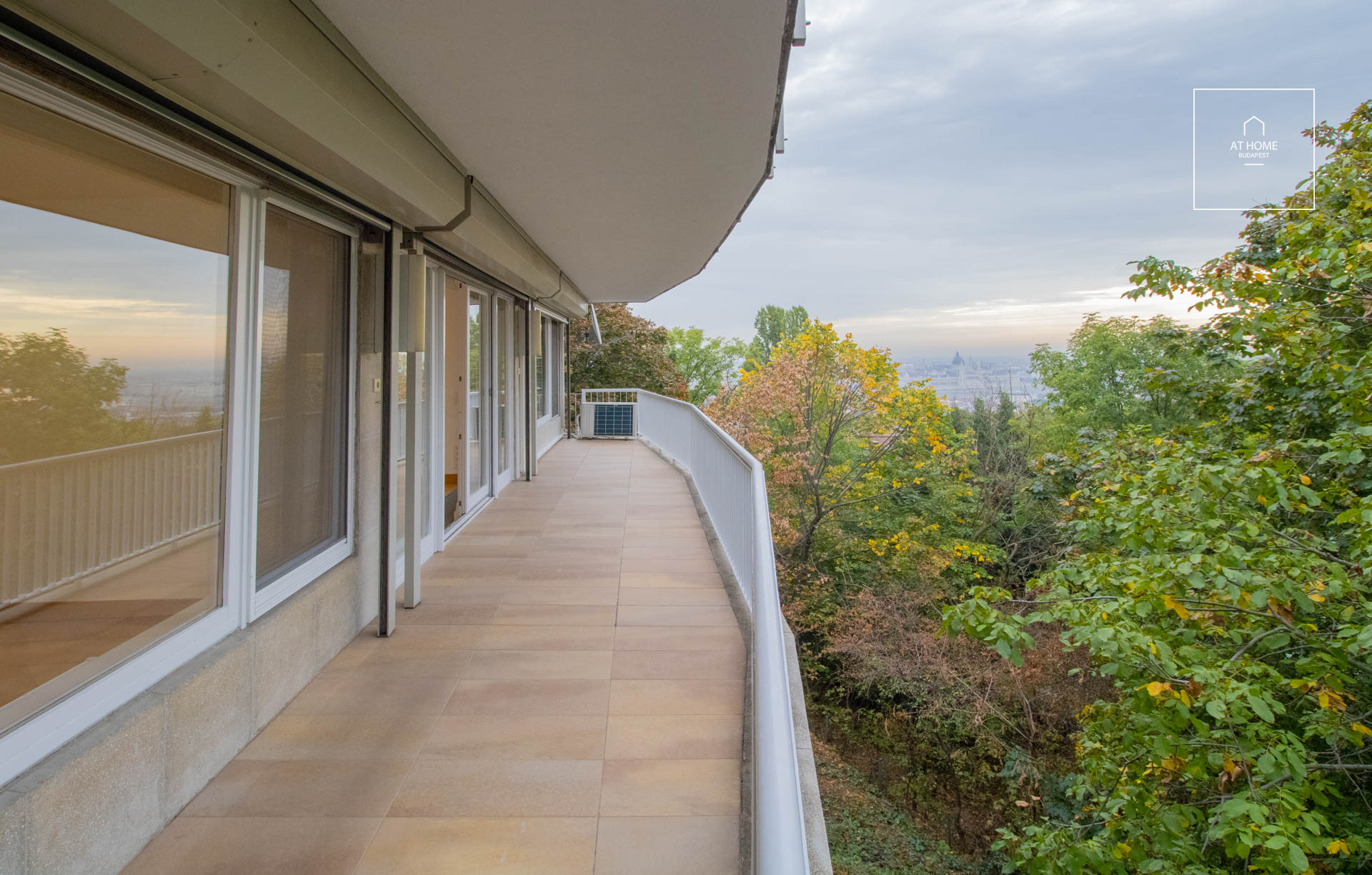 Panoramic Luxury Apartment in the Prestigious Rózsadomb Diplomatic Residence