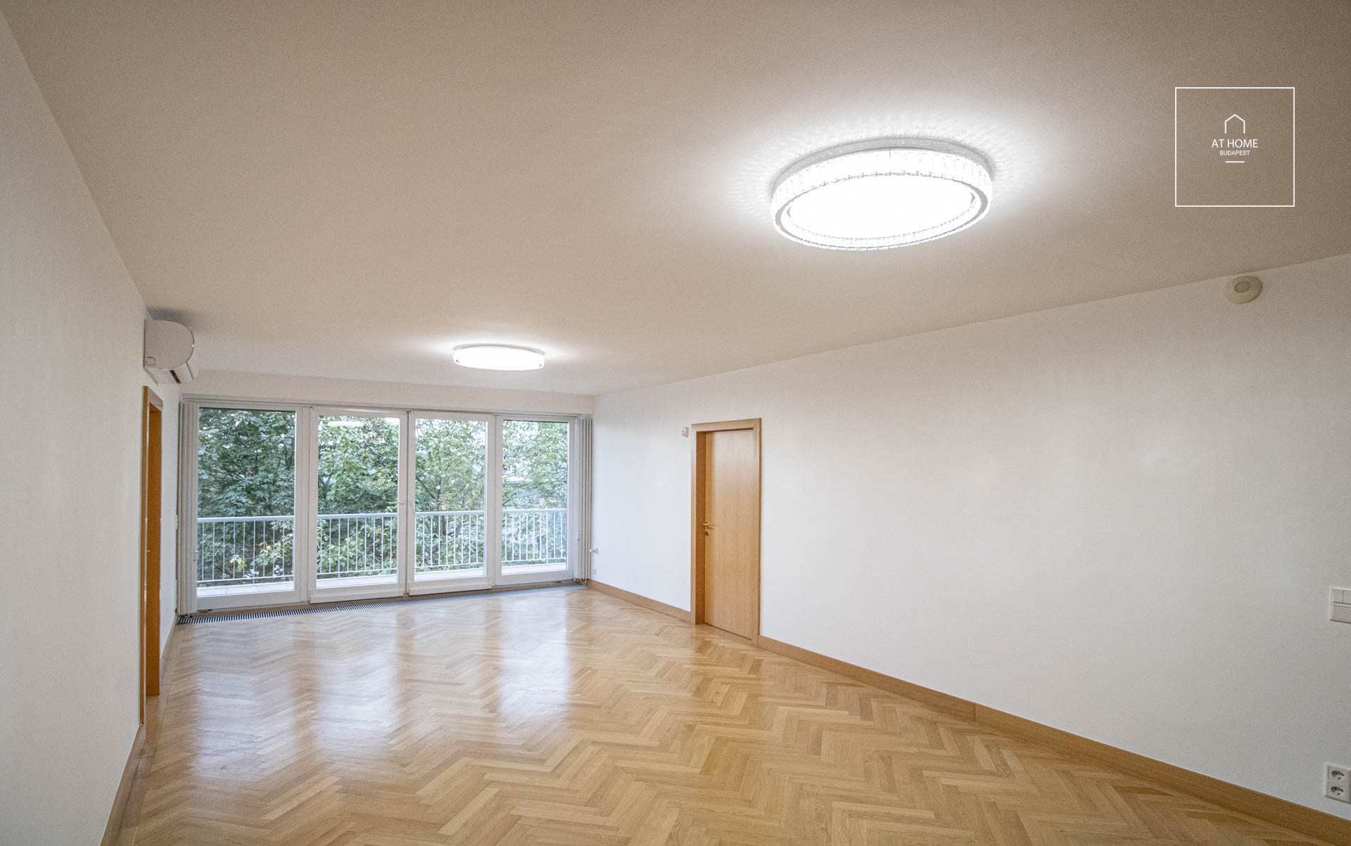 Panoramic Luxury Apartment in the Prestigious Rózsadomb Diplomatic Residence