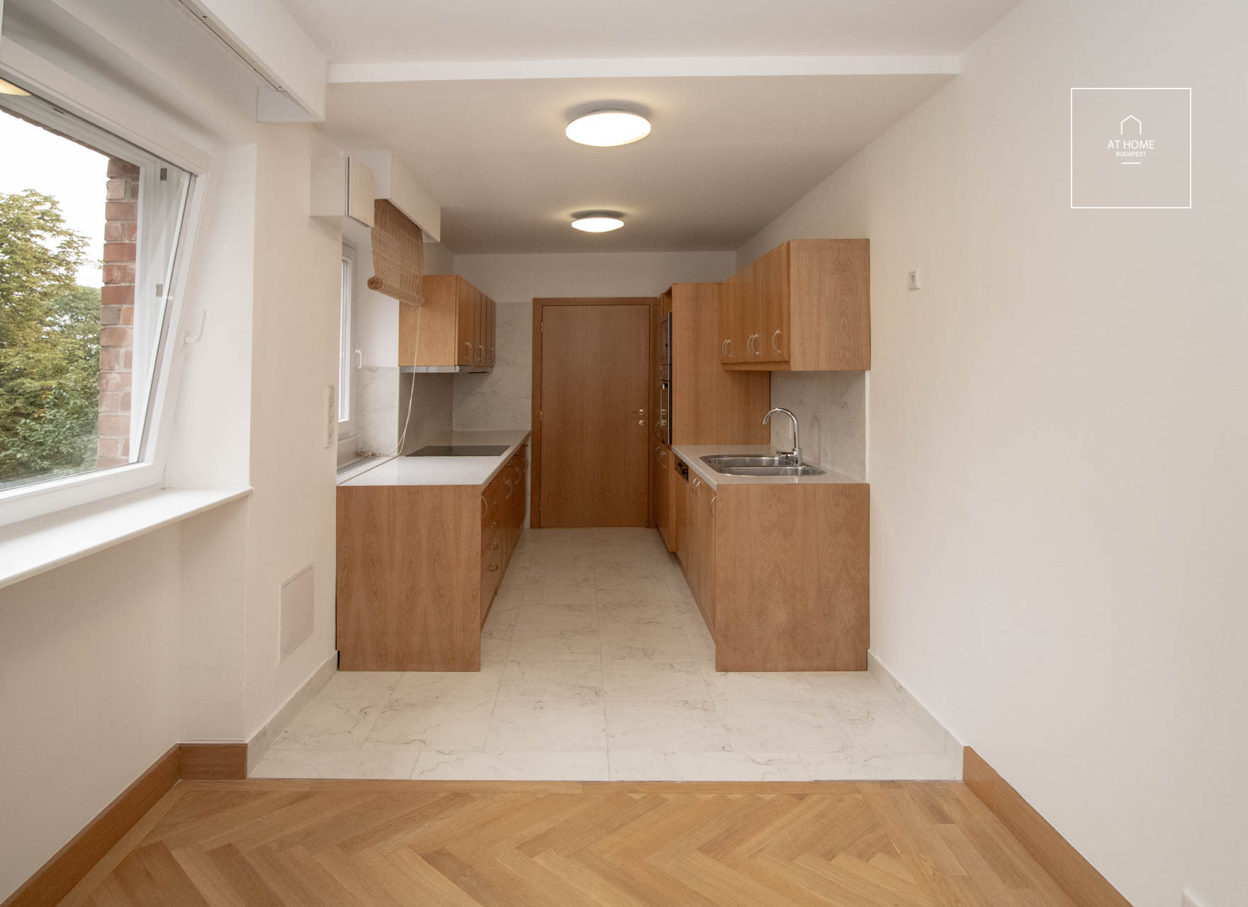 Panoramic Luxury Apartment in the Prestigious Rózsadomb Diplomatic Residence