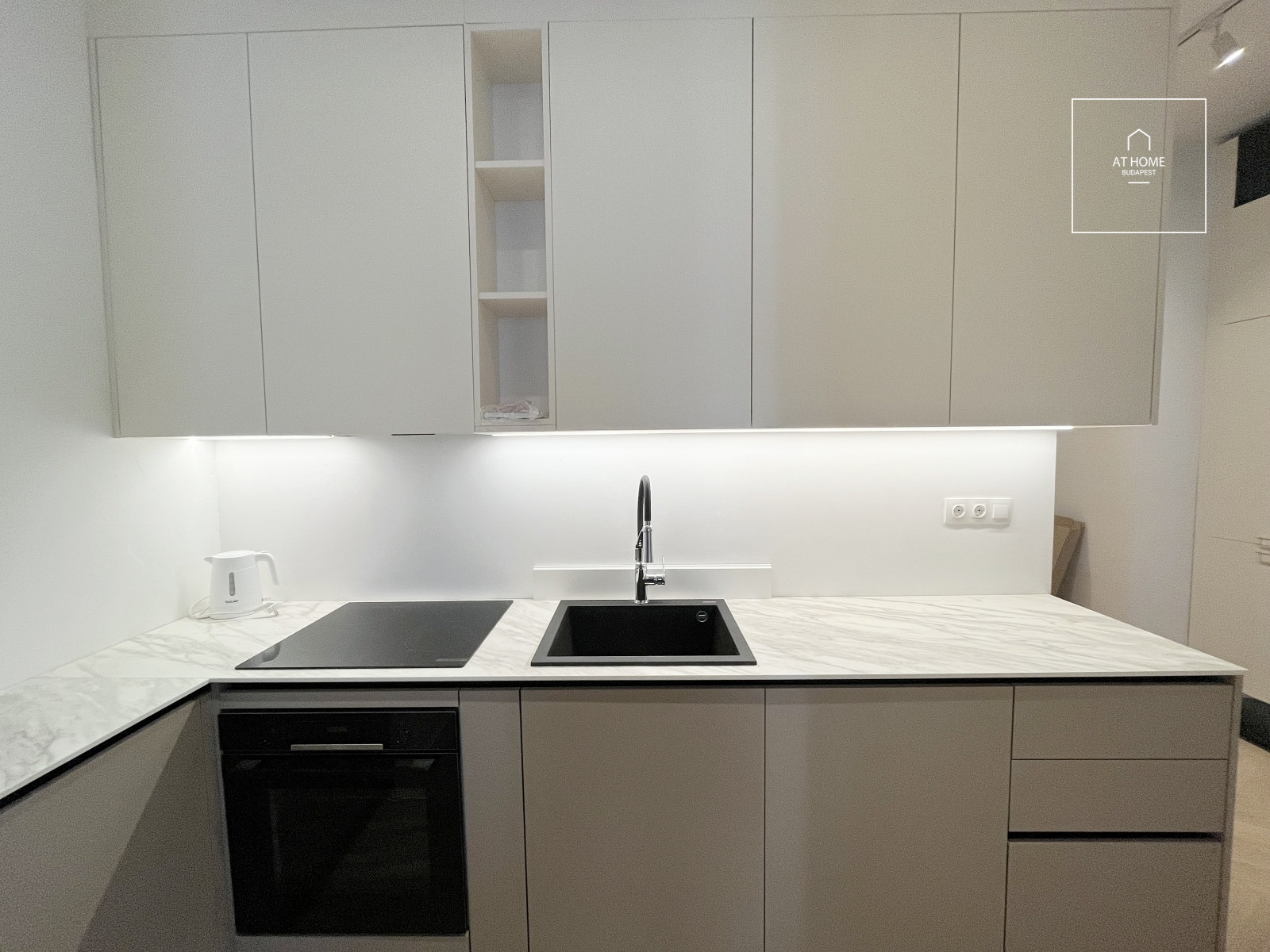 Exclusive, newly renovated apartment in the heart of Budapest, near Szabadság Square