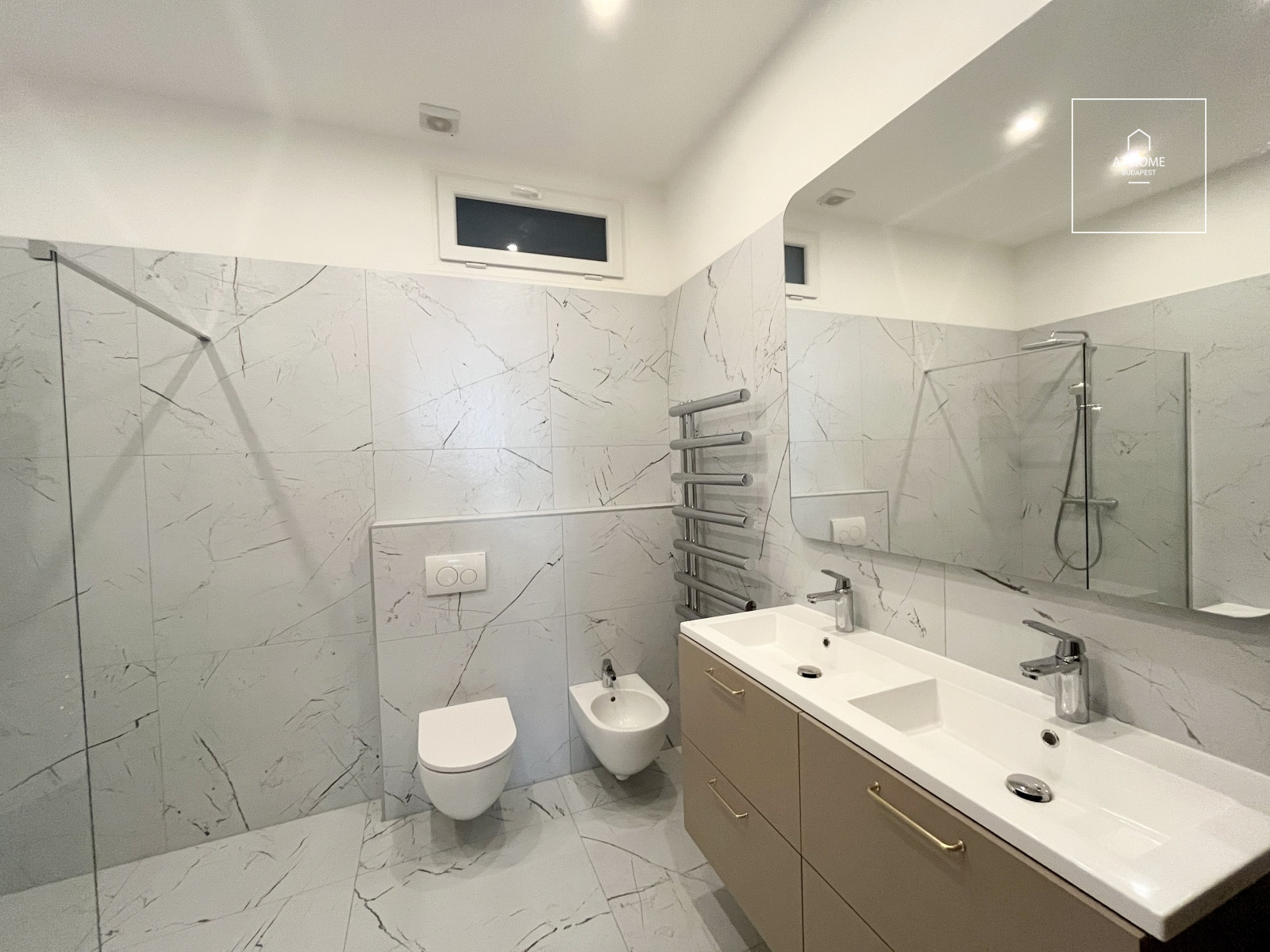 Exclusive, newly renovated apartment in the heart of Budapest, near Szabadság Square