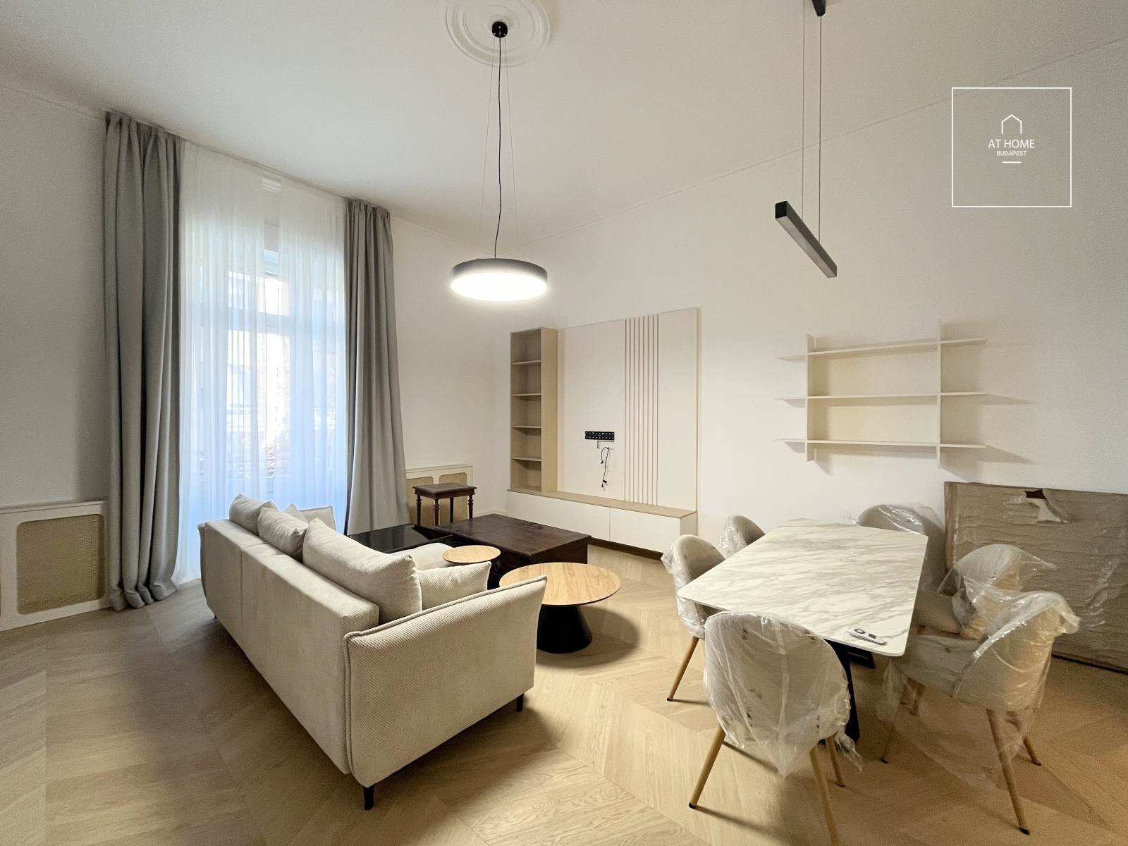 Exclusive, newly renovated apartment in the heart of Budapest, near Szabadság Square