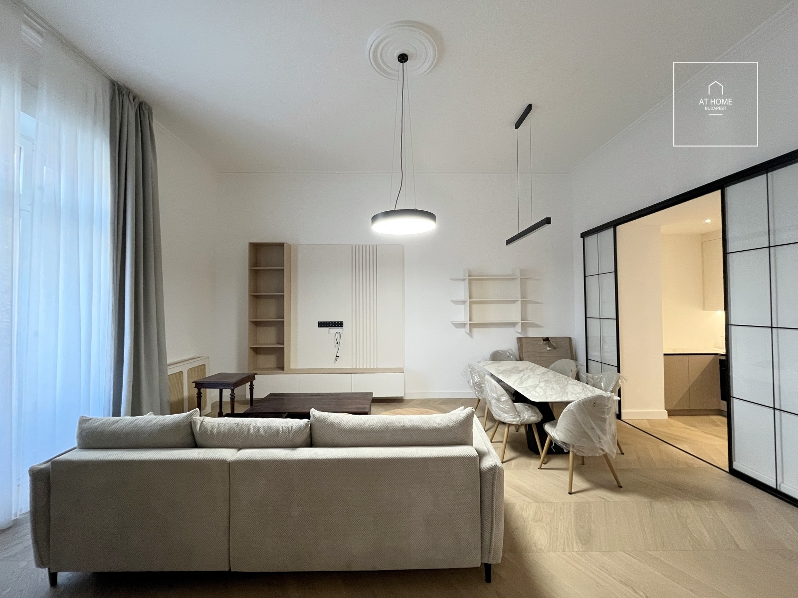 Exclusive, newly renovated apartment in the heart of Budapest, near Szabadság Square