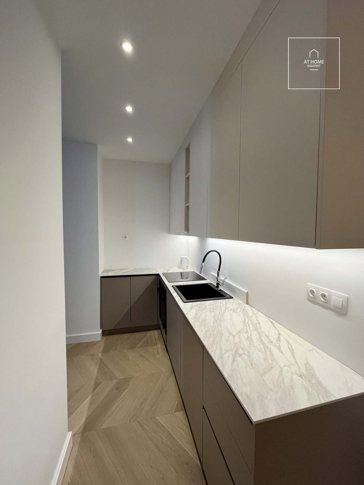 Exclusive, newly renovated apartment in the heart of Budapest, near Szabadság Square
