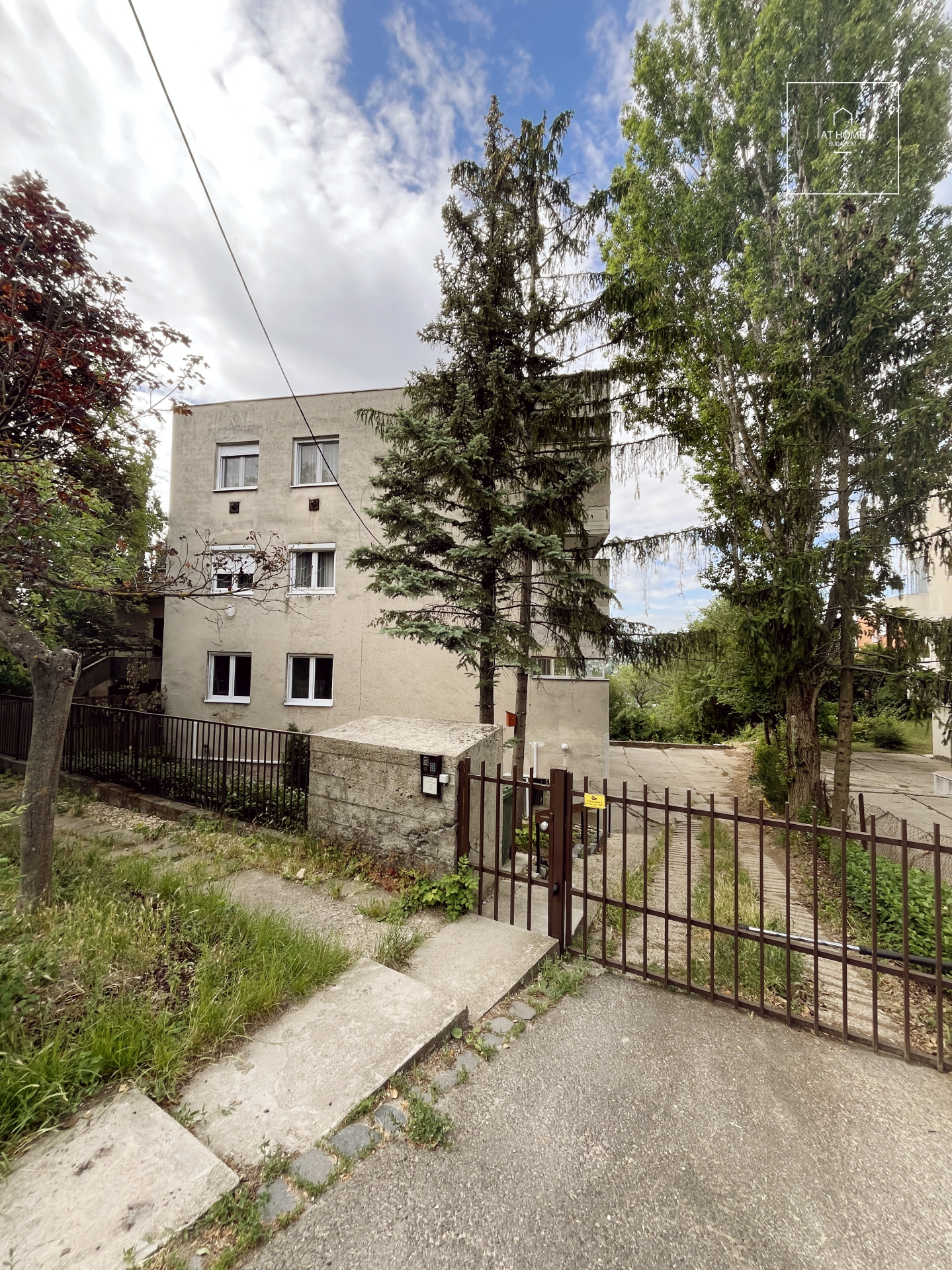 3-room apartment for sale with panoramic view and balcony in one of the most sought-after streets of Törökvész