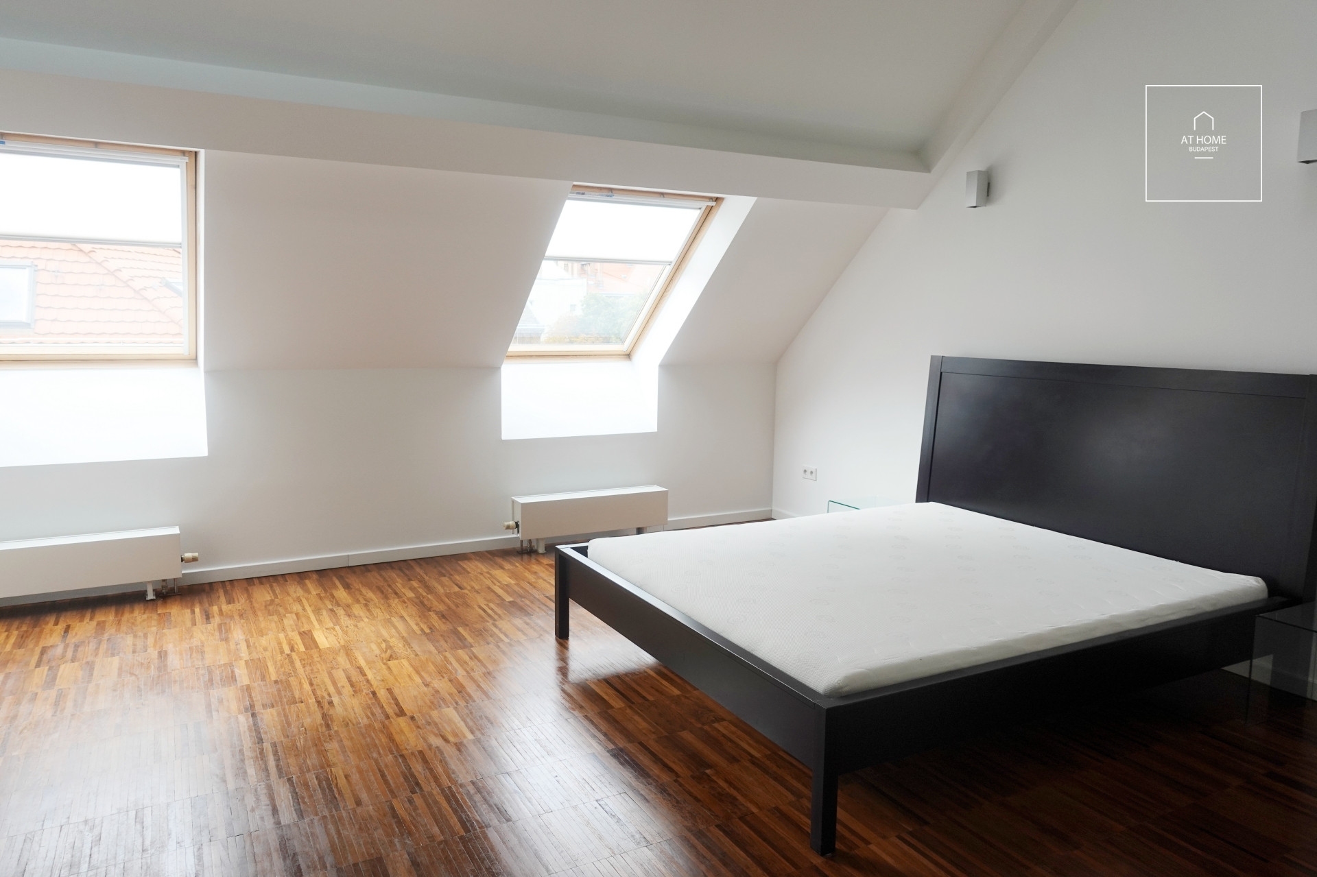 Elegant Three-Level Apartment with Panoramic Terrace for Rent in the Heart of Budapest