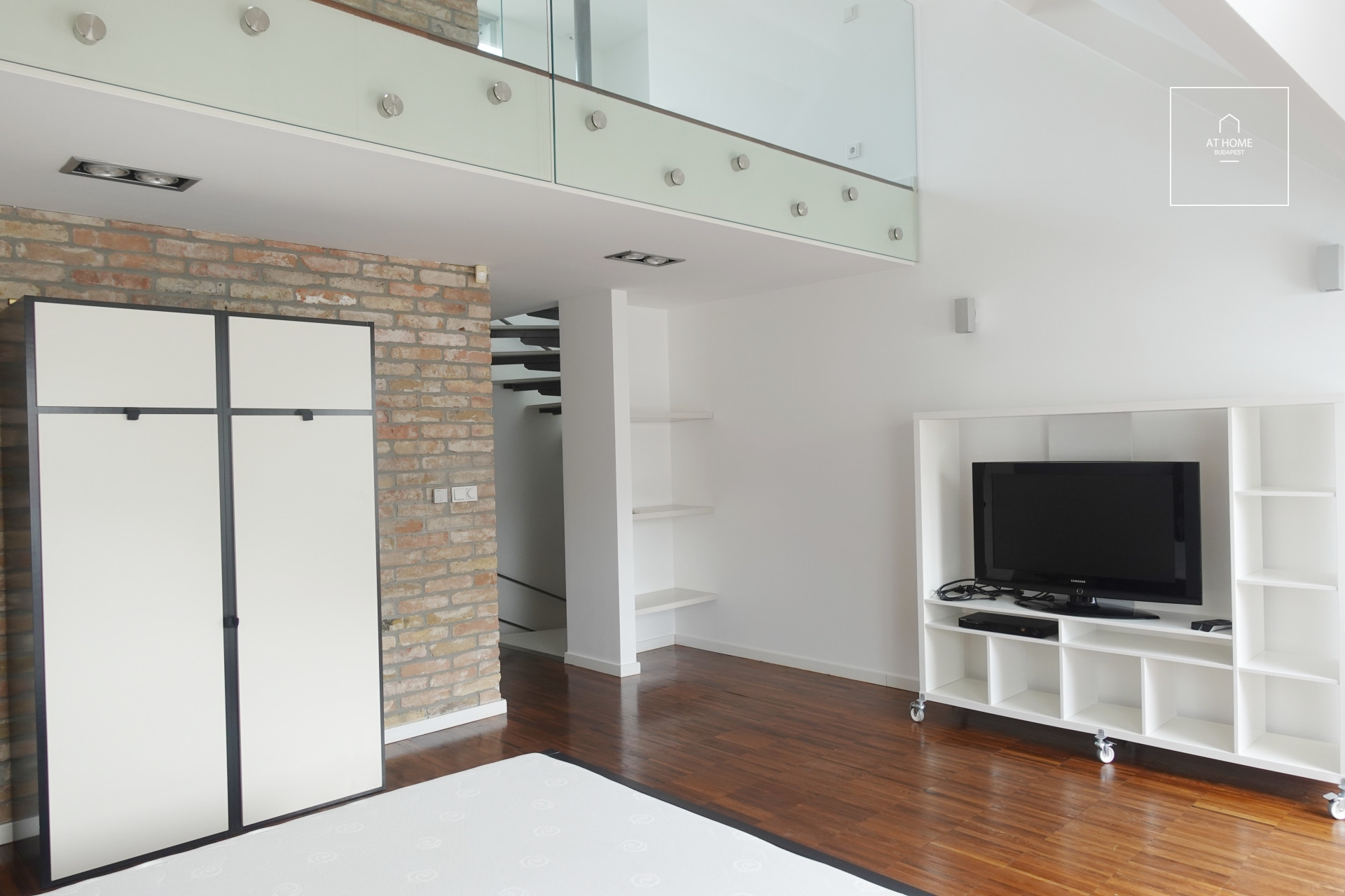 Elegant Three-Level Apartment with Panoramic Terrace for Rent in the Heart of Budapest