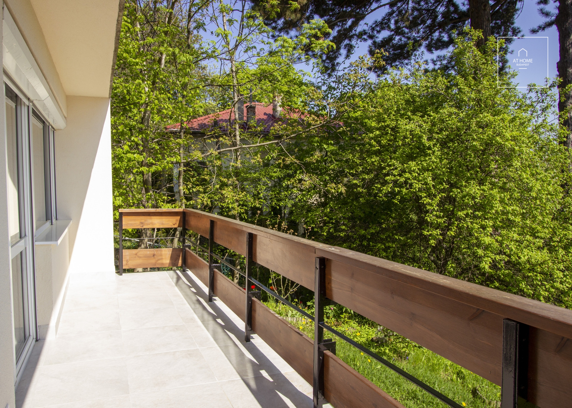 Panoramic, Fully Renovated Apartment with a Large Terrace in a Green Hillside Area