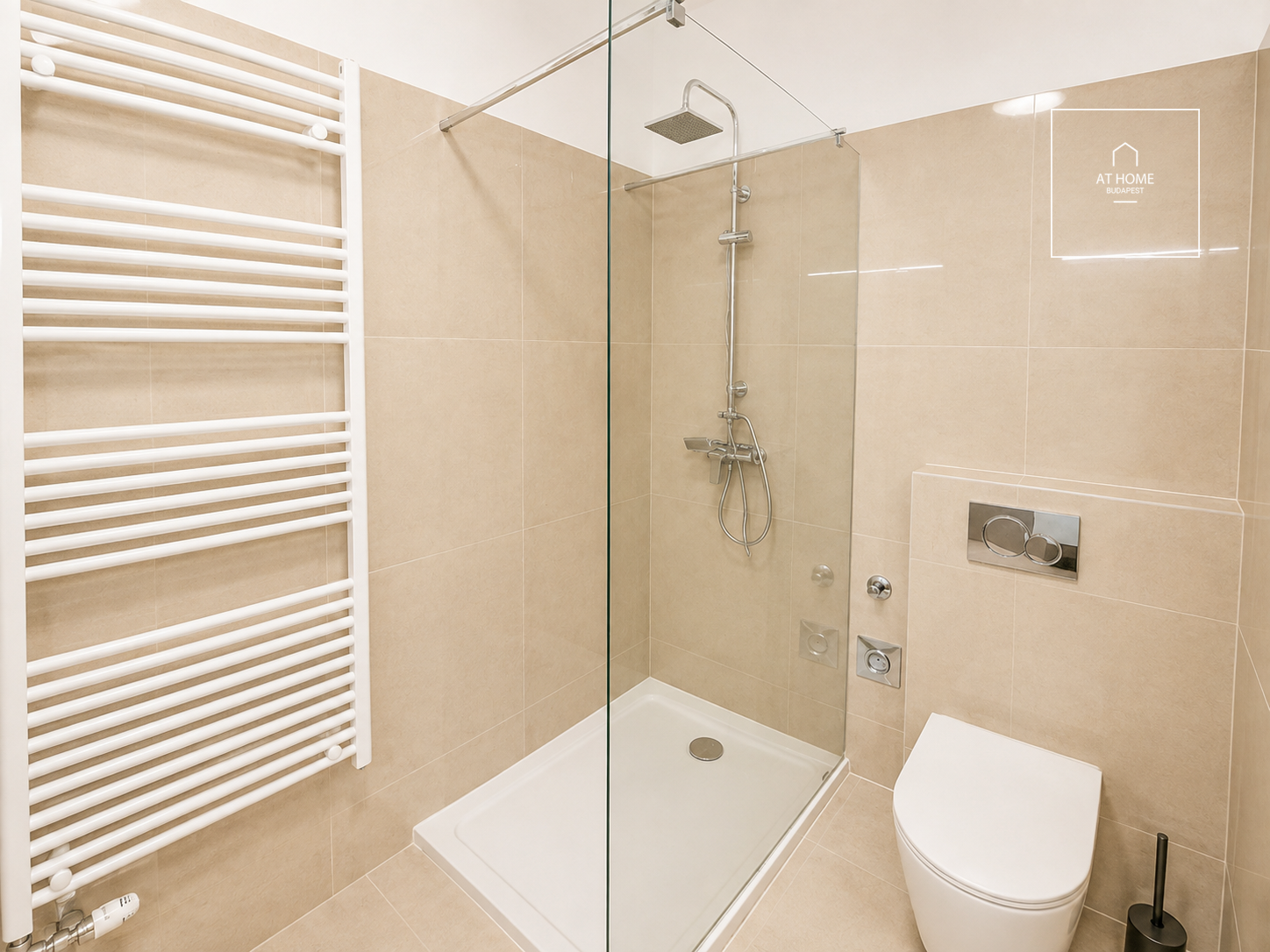Panorámás, teljes körűen felújított, teraszos lakás hegyvidéki környezetben