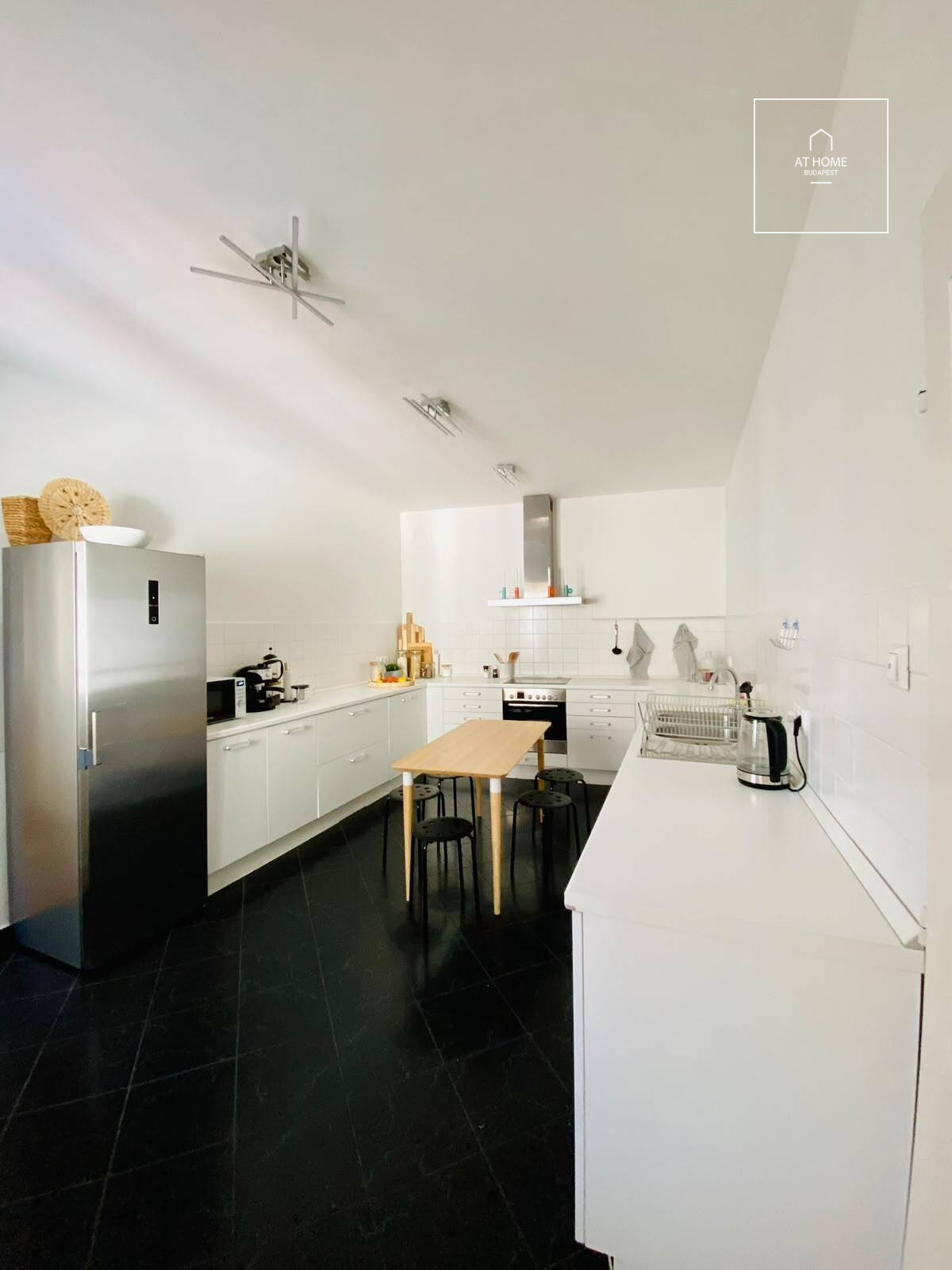 Exclusive Furnished Apartment in the Heart of Krisztinaváros