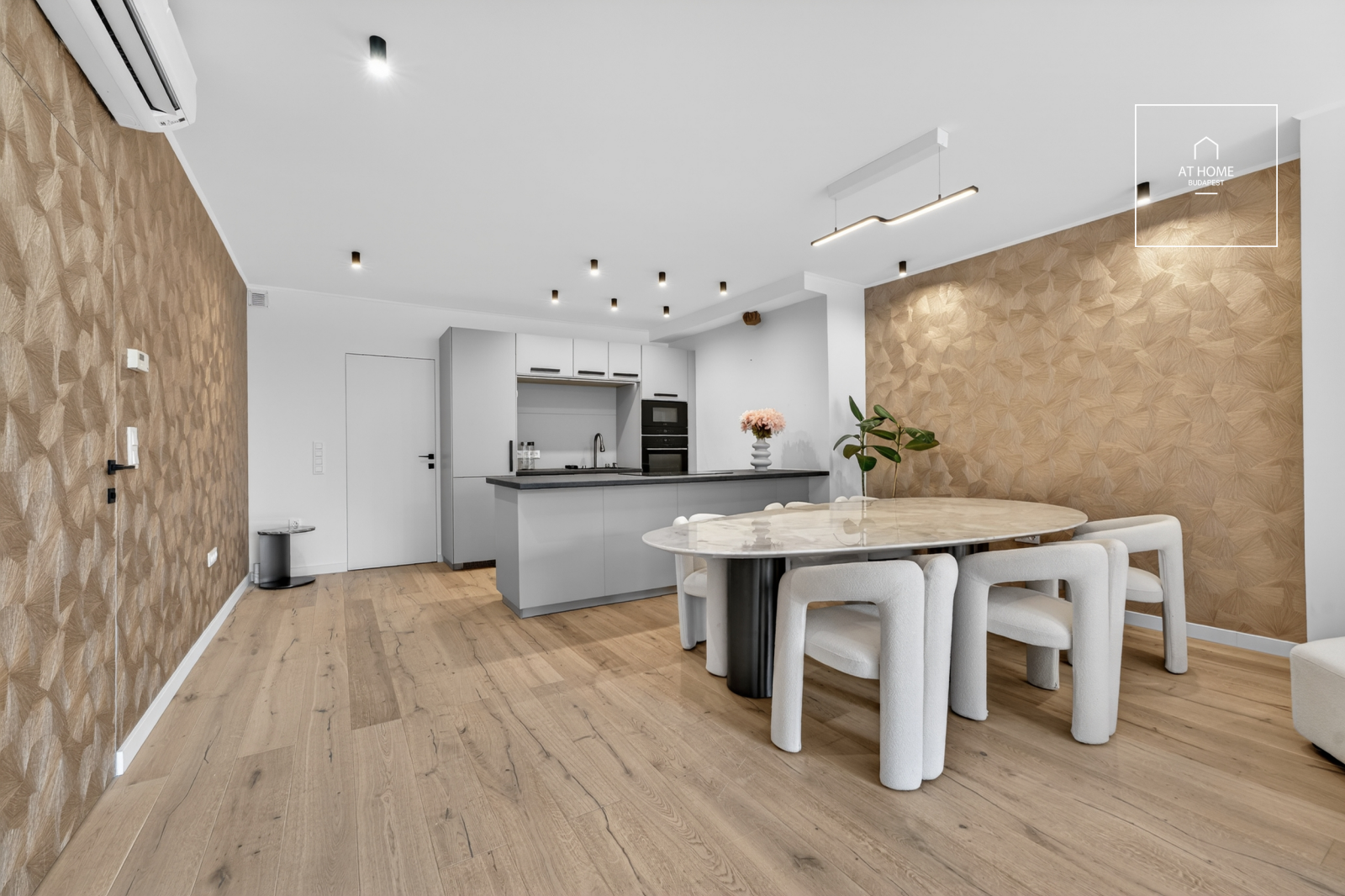 Grand Passage Signature Residence – Luxury Penthouse Apartment in the Heart of Budapest