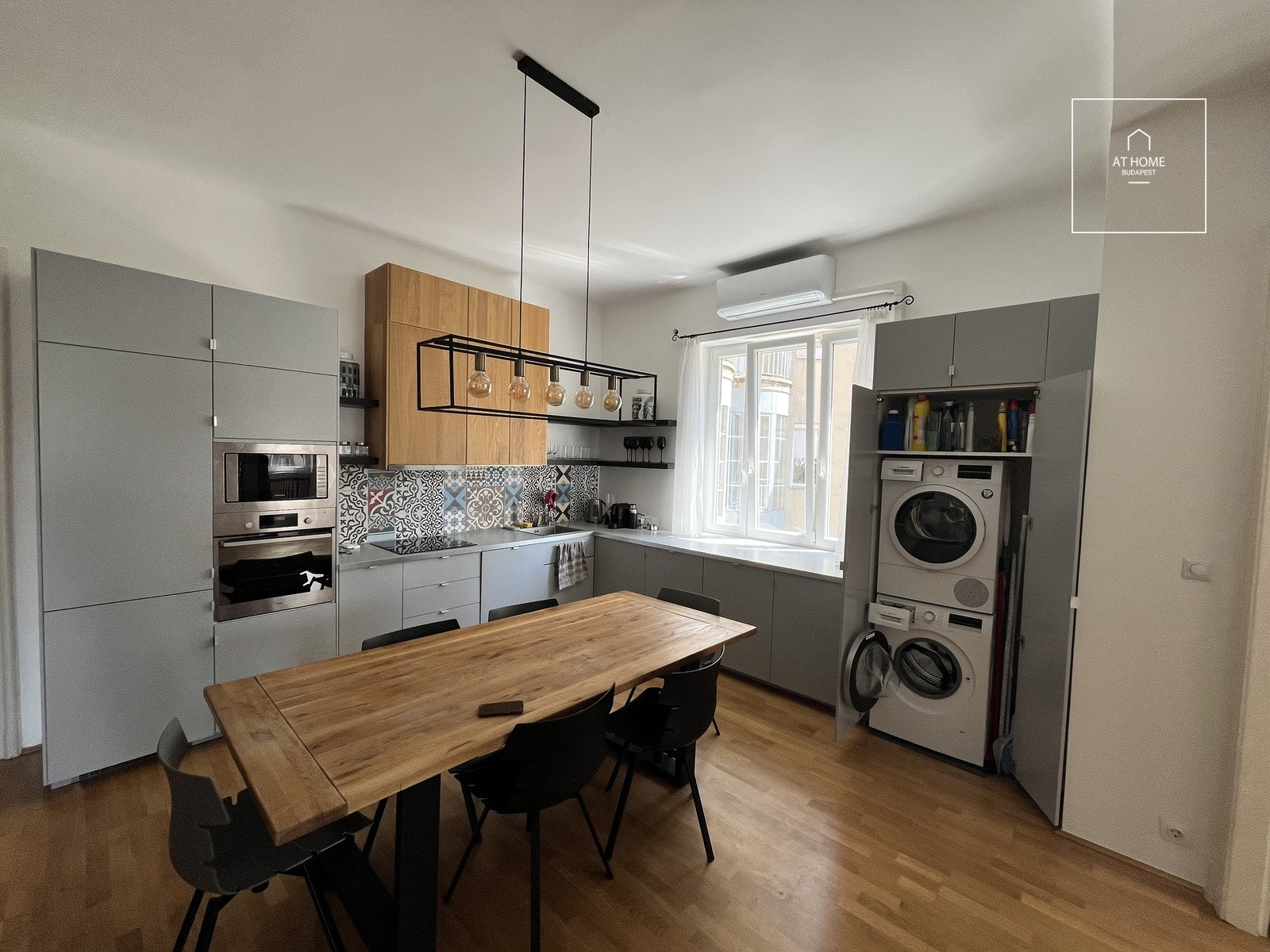 Elegant 3 Bedroom Apartment in Országút, District II