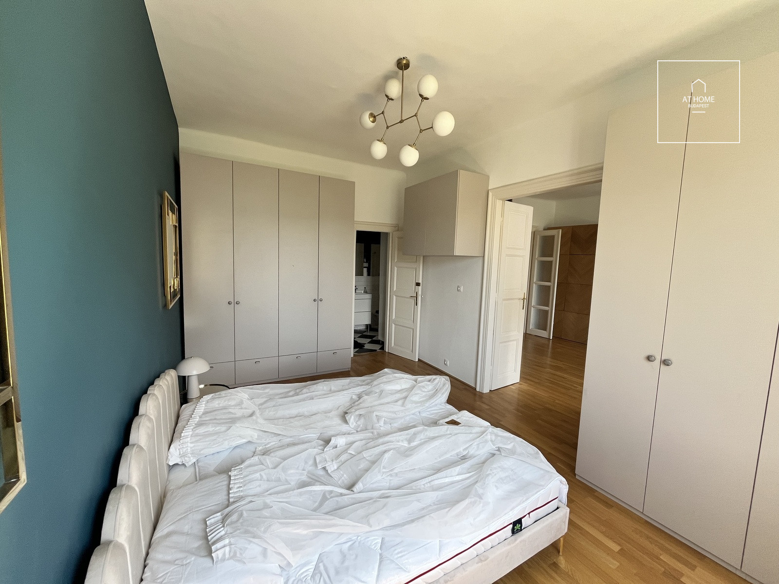 Elegant 3 Bedroom Apartment in Országút, District II
