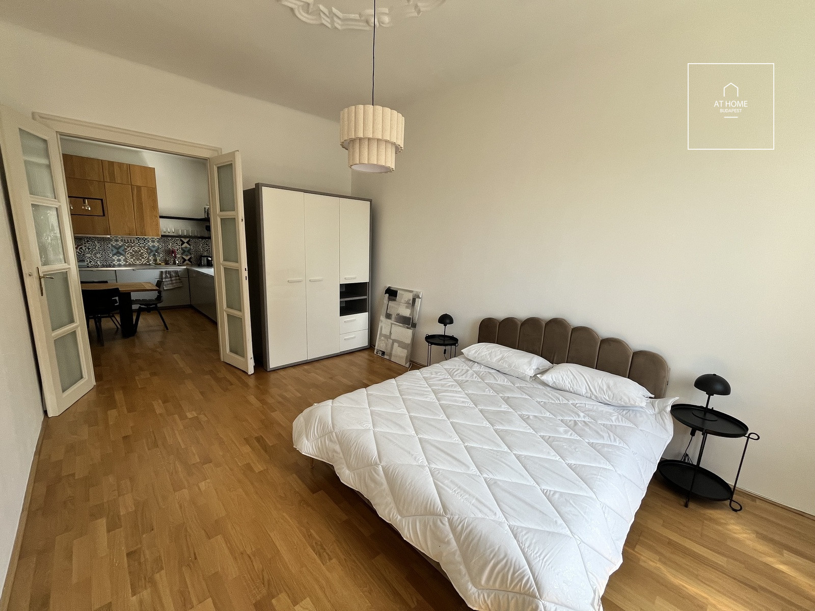 Elegant 3 Bedroom Apartment in Országút, District II