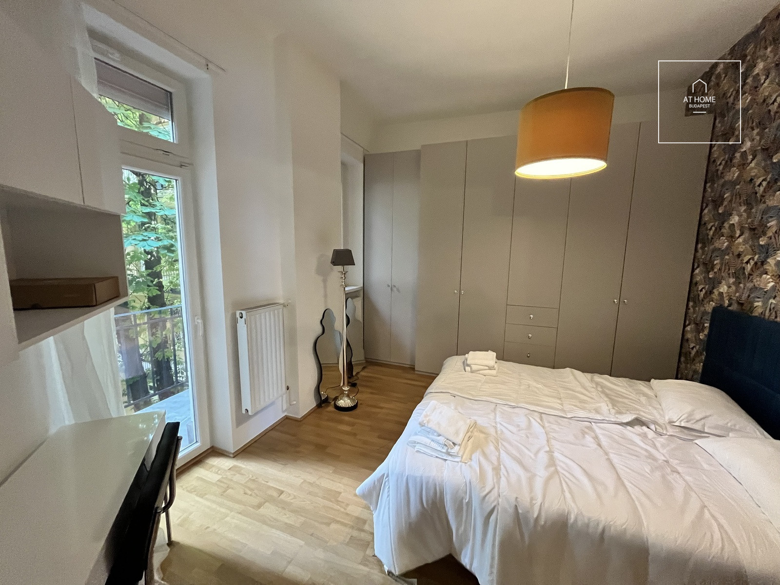 Elegant 3 Bedroom Apartment in Országút, District II