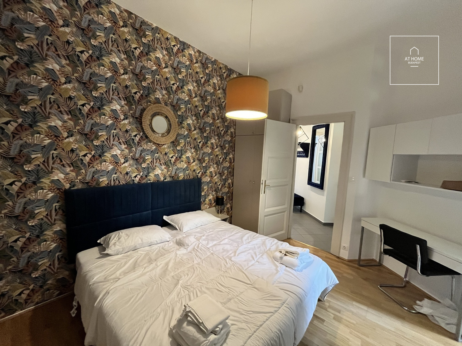 Elegant 3 Bedroom Apartment in Országút, District II
