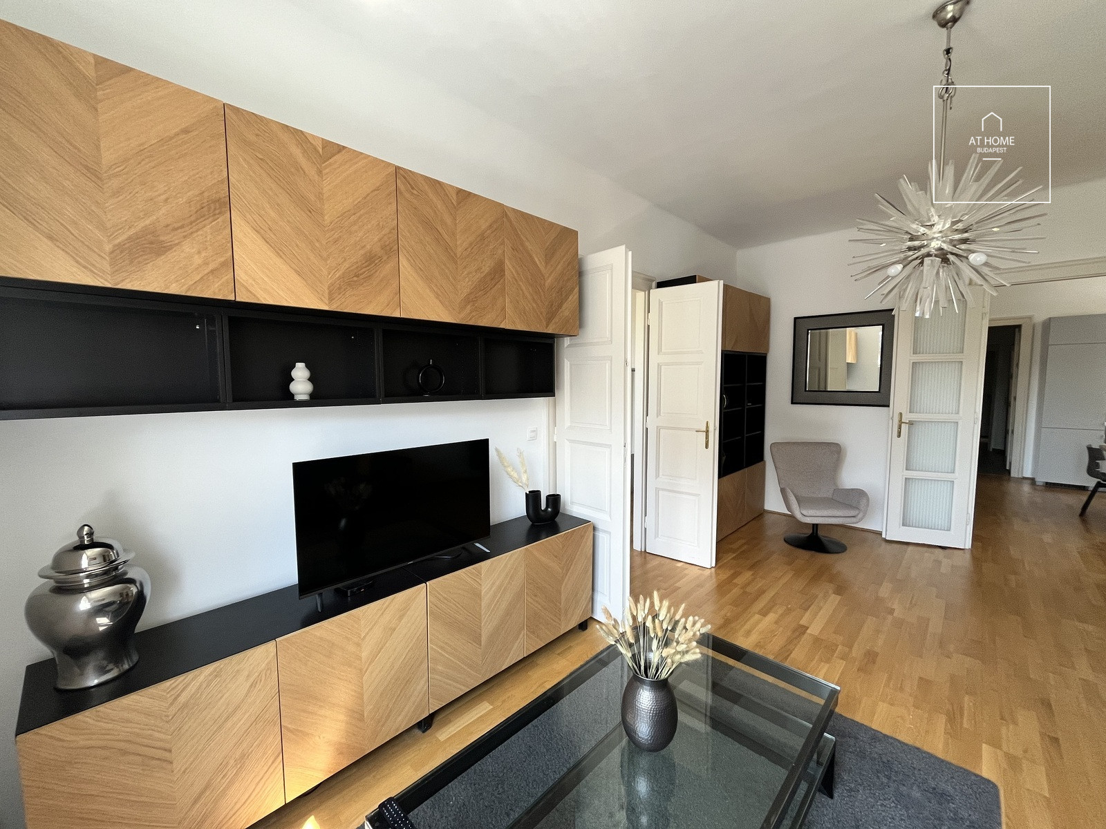 Elegant 3 Bedroom Apartment in Országút, District II