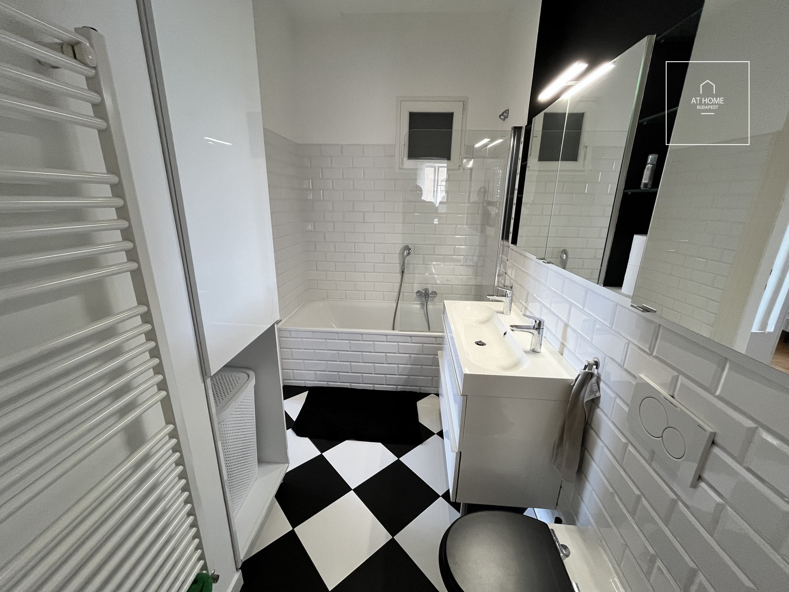 Elegant 3 Bedroom Apartment in Országút, District II