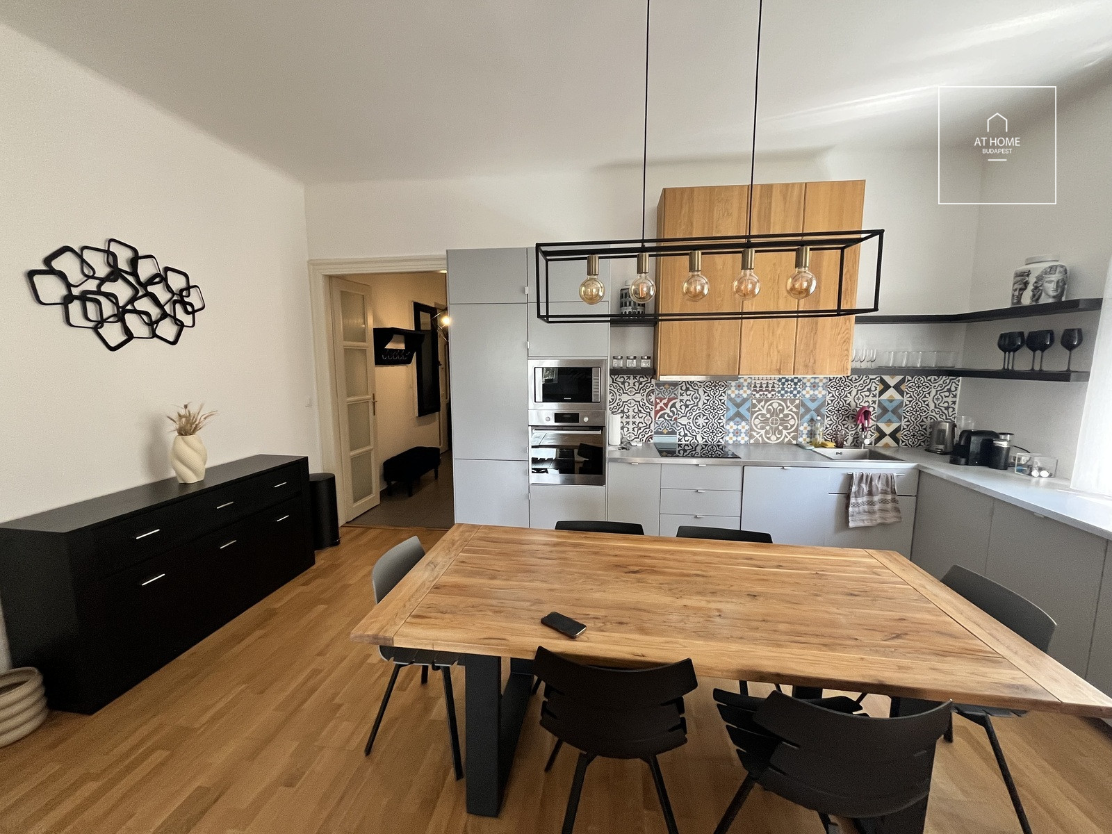 Elegant 3 Bedroom Apartment in Országút, District II