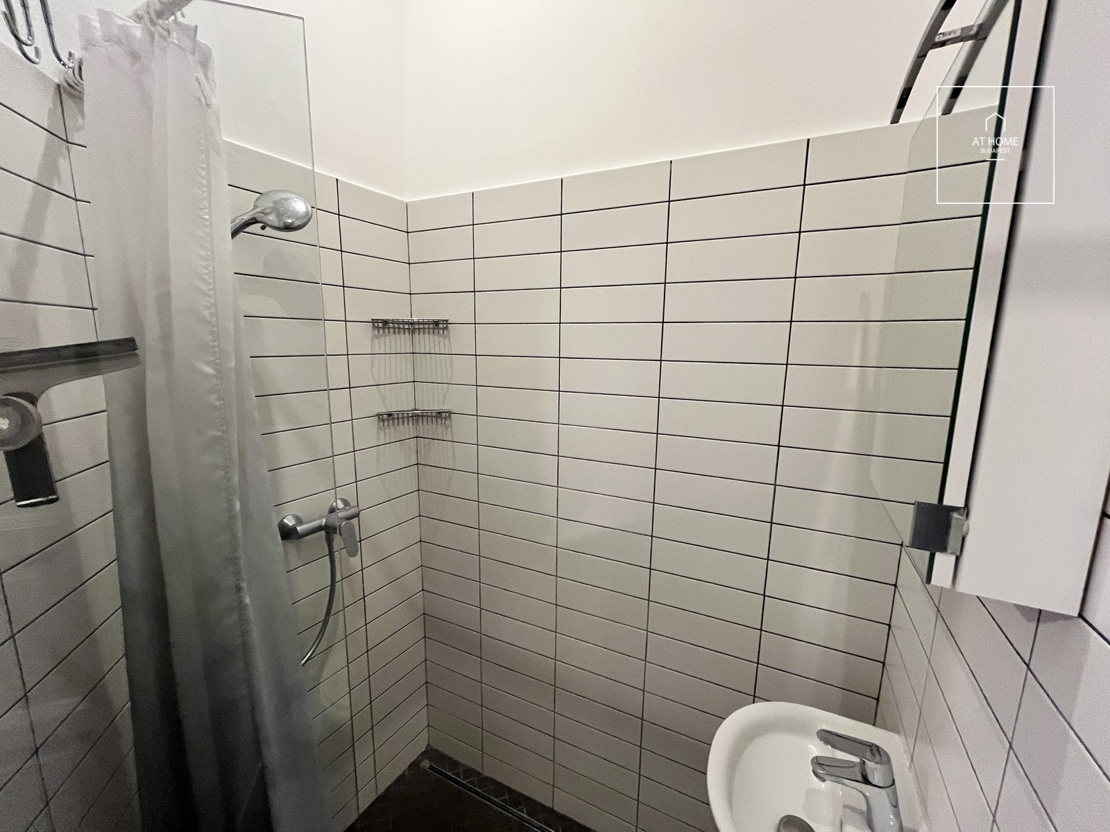 Elegant 3 Bedroom Apartment in Országút, District II