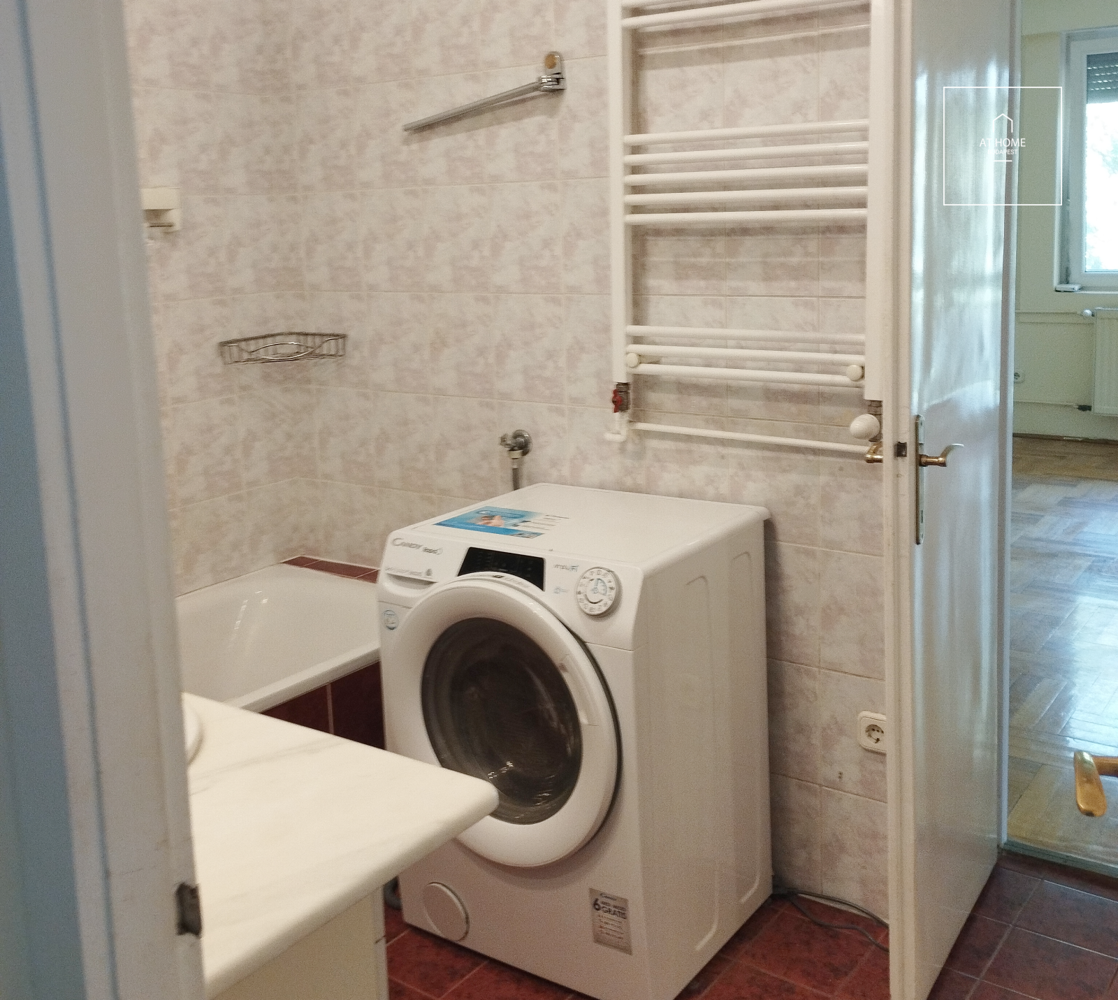 Bright, Panoramic Apartment for Rent in Szemlőhegy