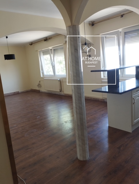 Bright, Panoramic Apartment for Rent in Szemlőhegy