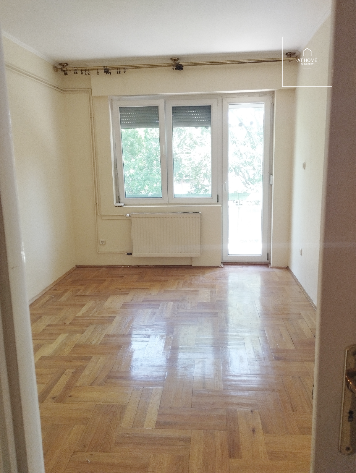 Bright, Panoramic Apartment for Rent in Szemlőhegy