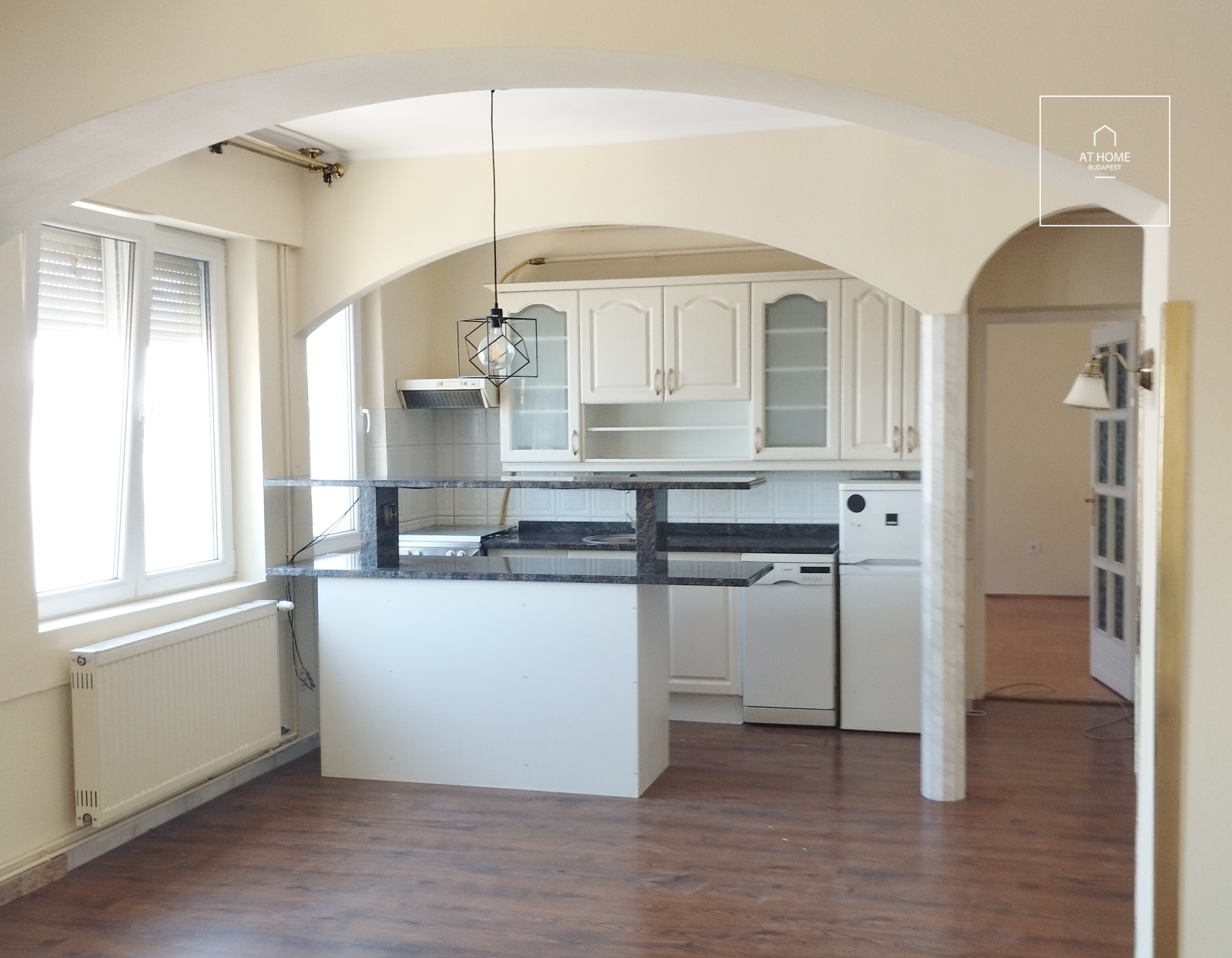 Bright, Panoramic Apartment for Rent in Szemlőhegy