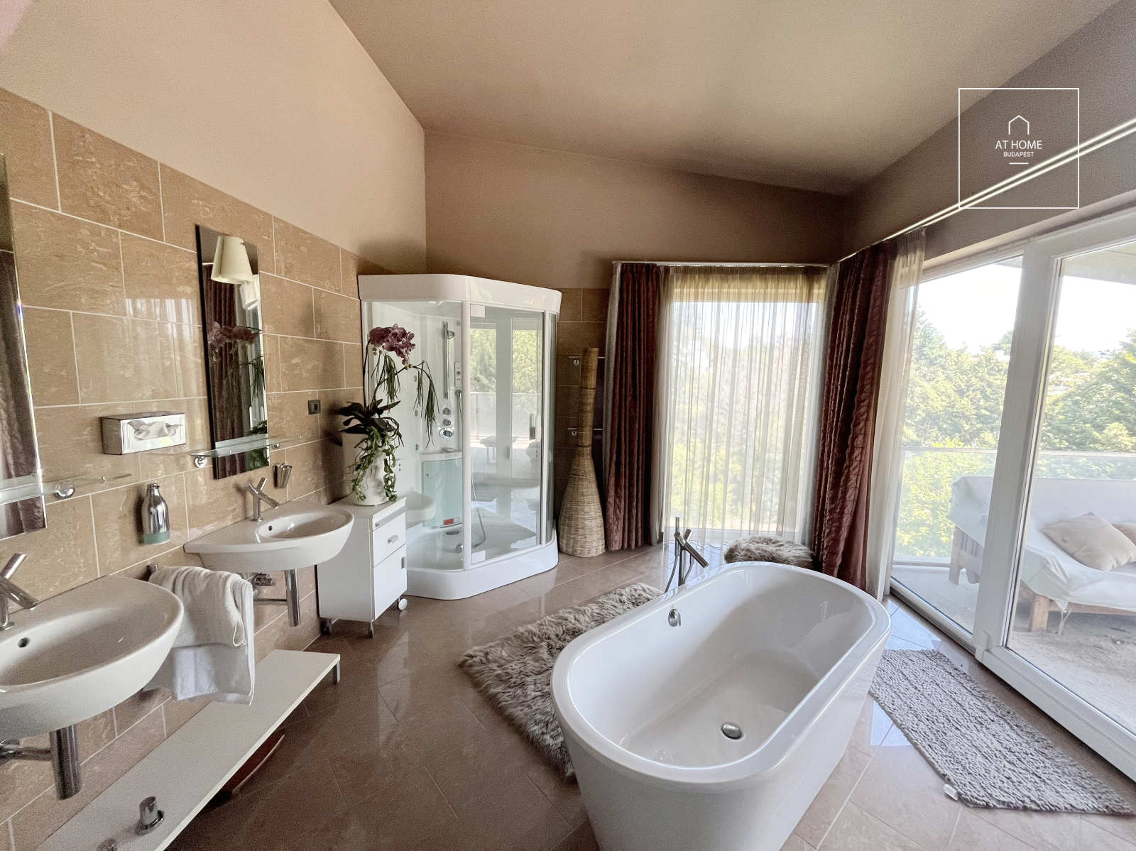 Exceptional Luxury Villa in One of Budapest\'s Most Exclusive Locations
