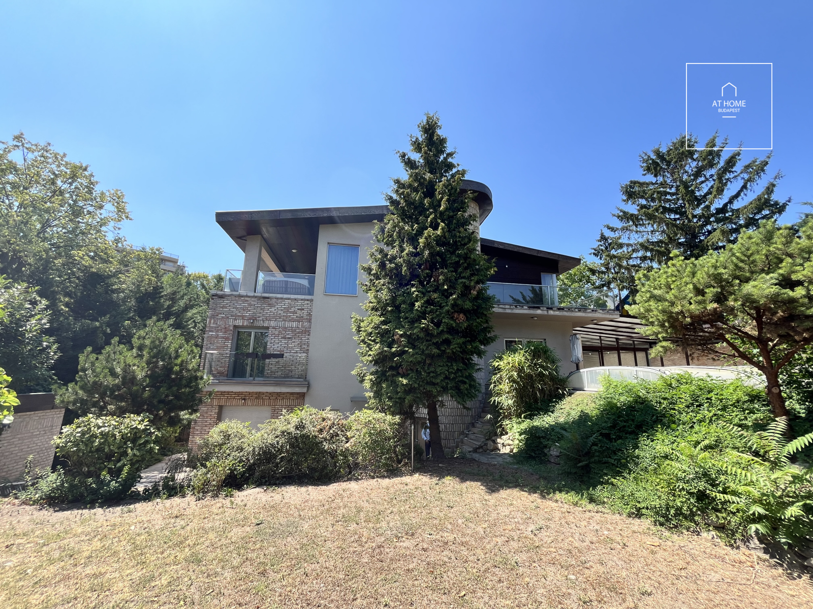 Exceptional Luxury Villa in One of Budapest\'s Most Exclusive Locations