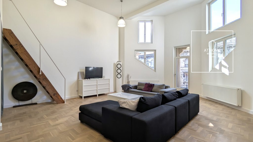 Elegant Renovated Apartment for Rent in the Heart of Budapest