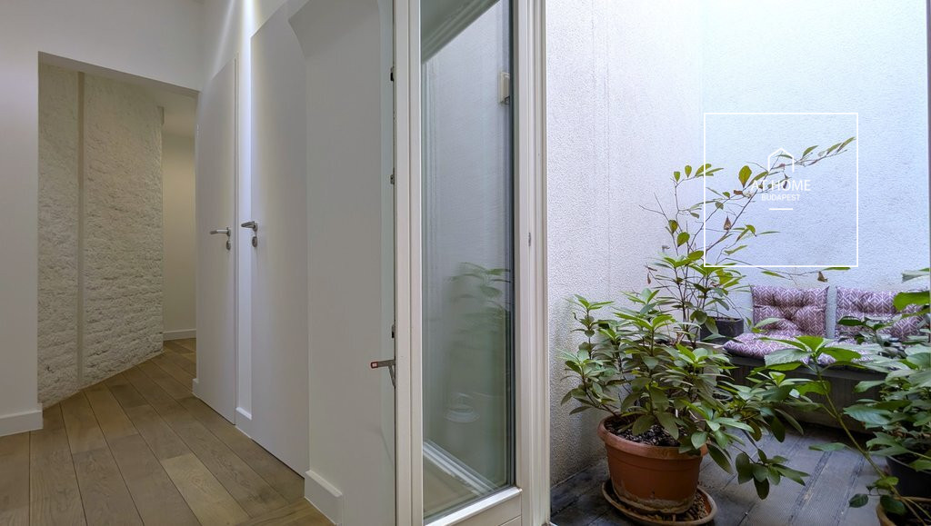 Elegant Renovated Apartment for Rent in the Heart of Budapest