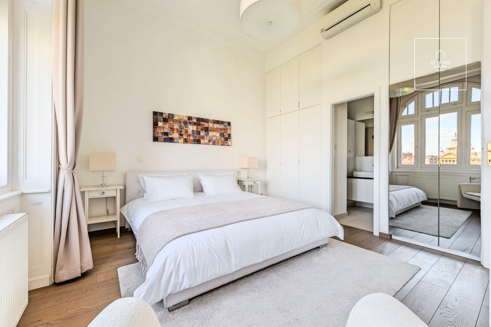 Exclusive Apartment with Panoramic Terrace for Rent in the Heart of Budapest\'s 5th District