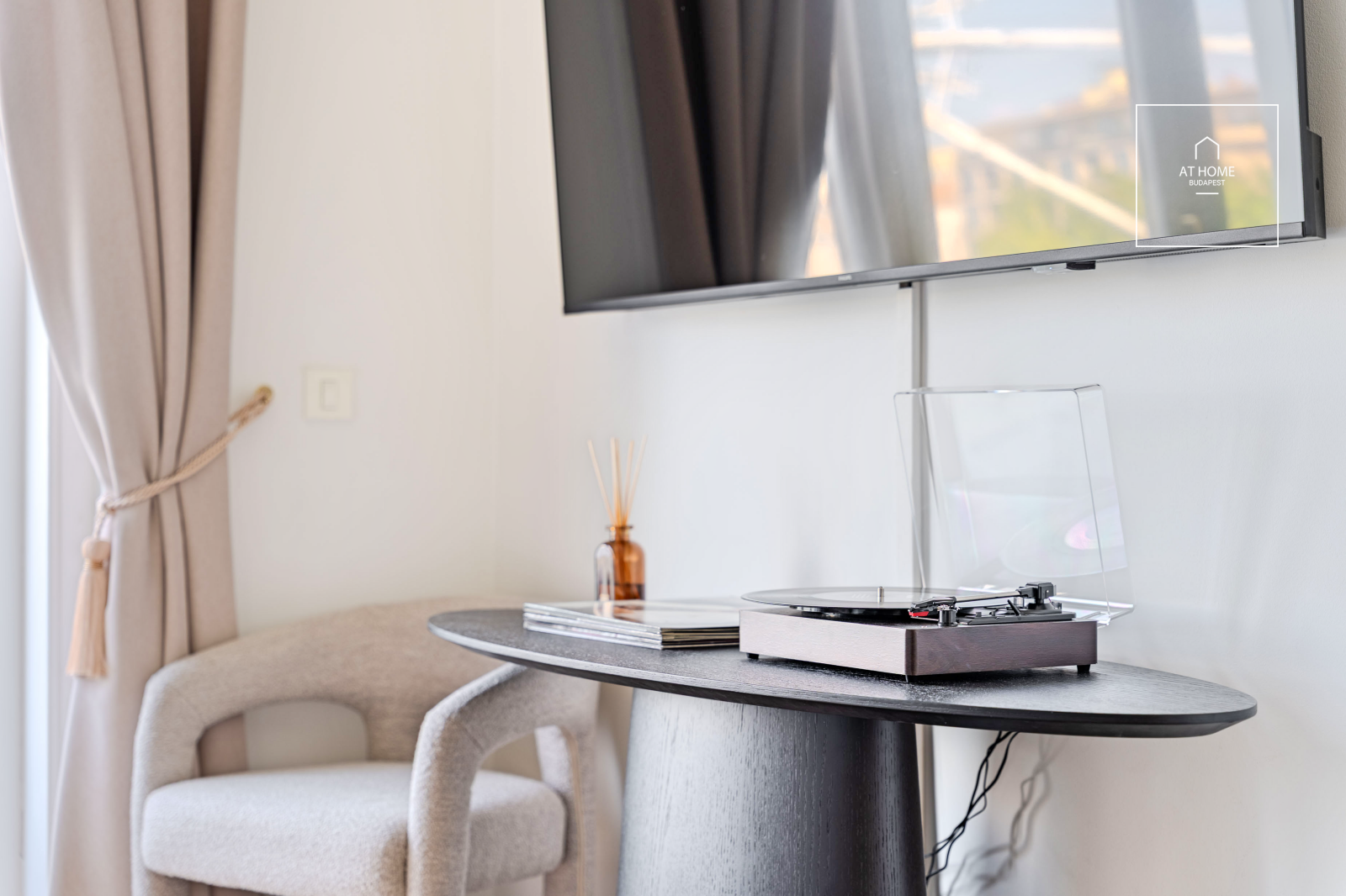 Exclusive Apartment with Panoramic Terrace for Rent in the Heart of Budapest\'s 5th District