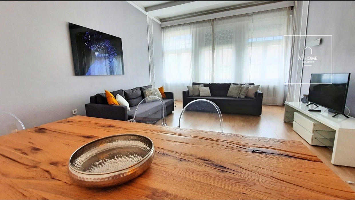 Refurbished 1-bedroom apartment for rent close to the Parliament