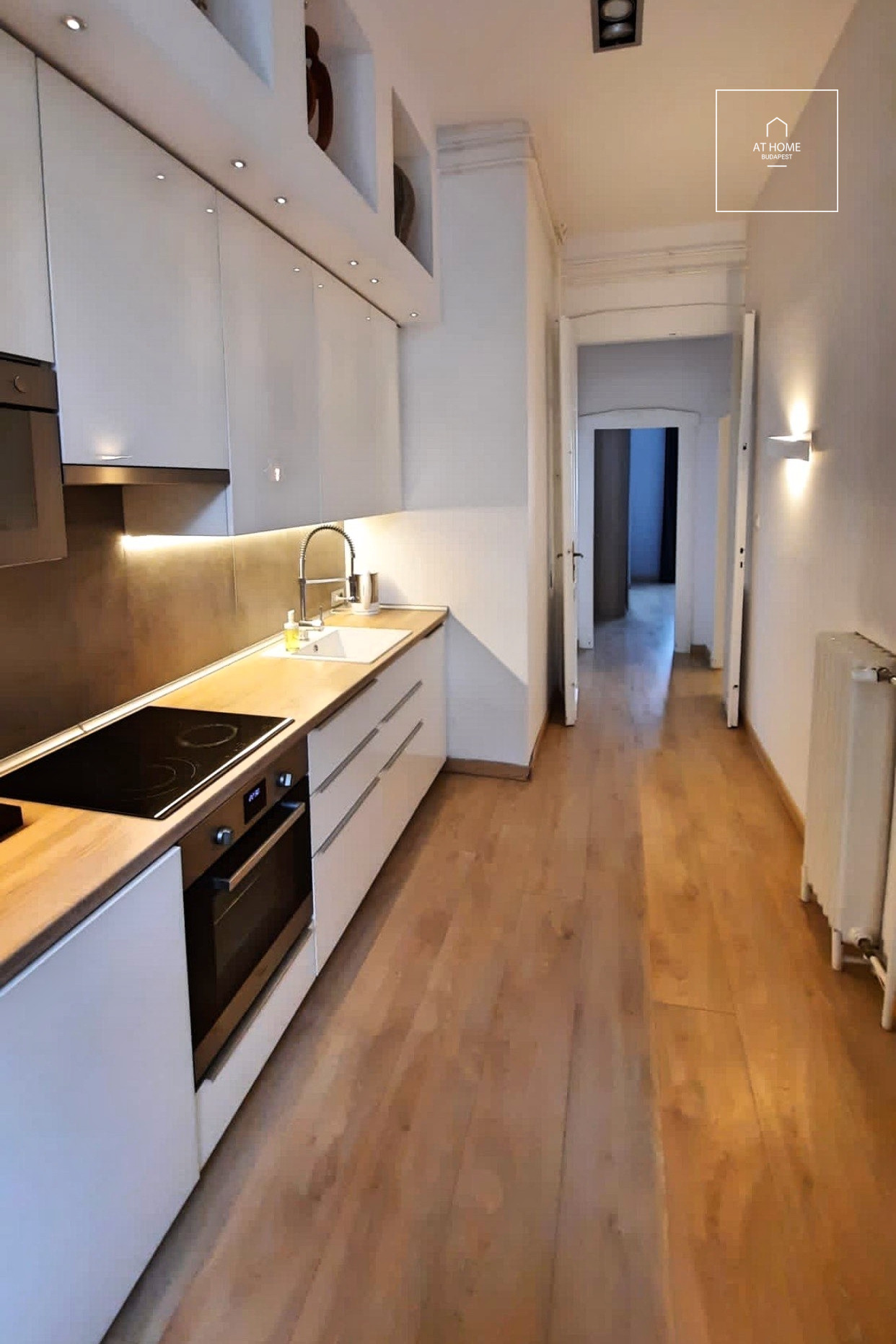 Refurbished 1-bedroom apartment for rent close to the Parliament
