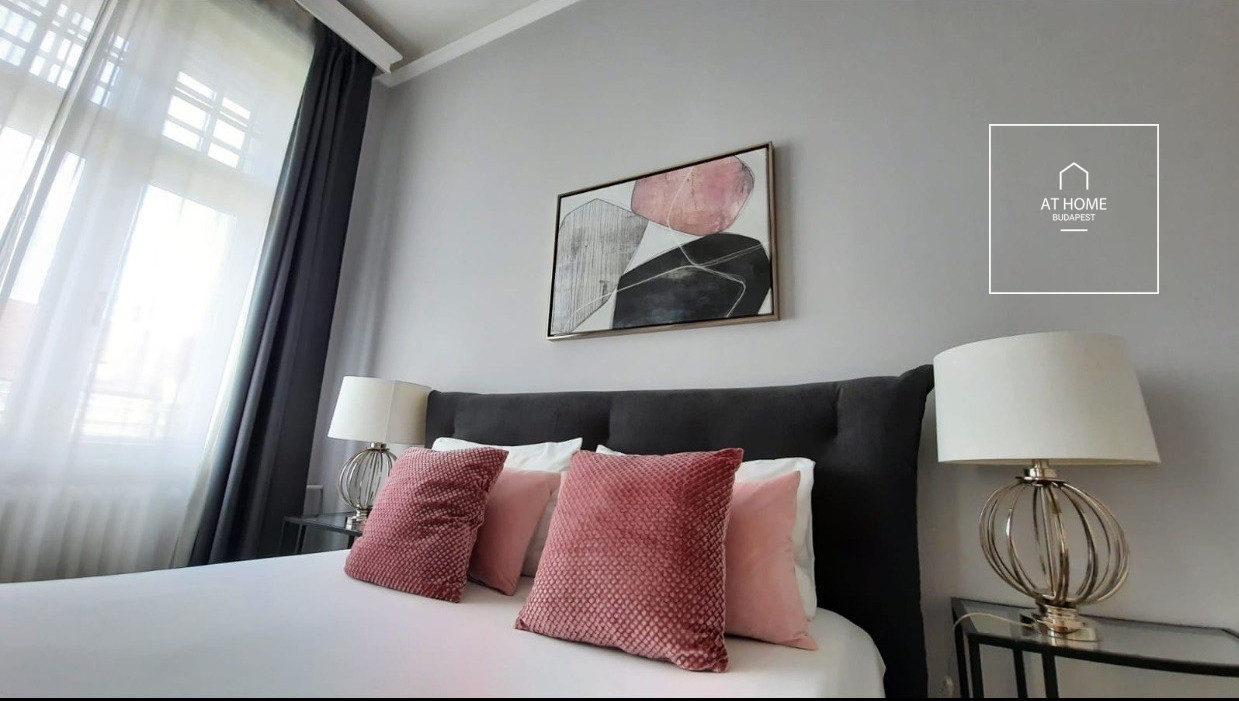 Refurbished 1-bedroom apartment for rent close to the Parliament