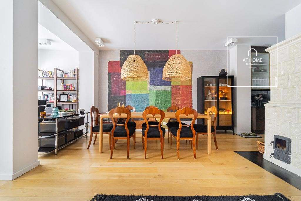 Panoramic Family Villa with Private Garden in Szemlőhegy